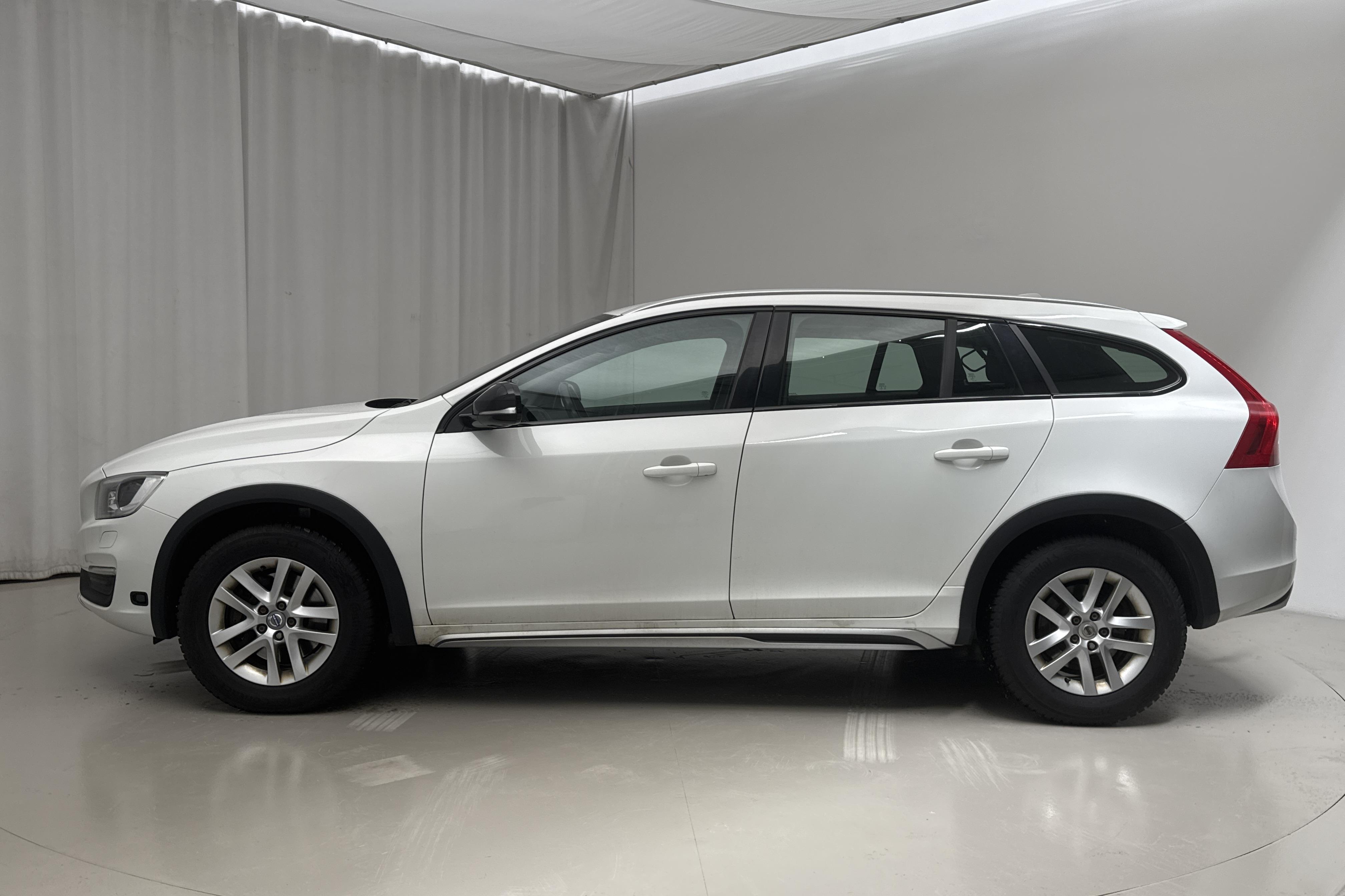 Volvo V60 D3 Cross Country (150hk) - 10 520 mil - Automat - vit - 2018