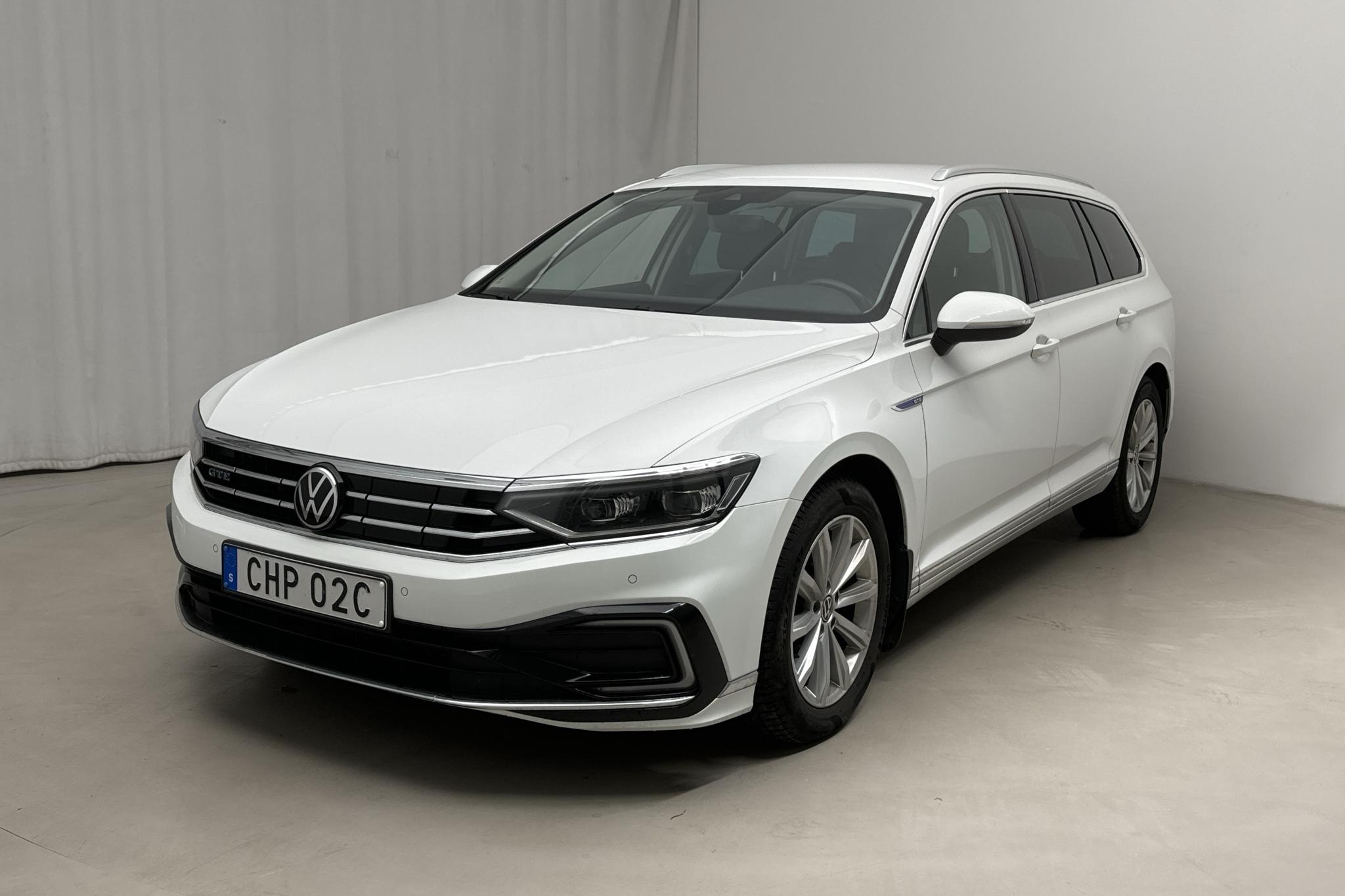 VW Passat 1.4 GTE Sportscombi (218hk) - 12 666 mil - Automat - vit - 2021