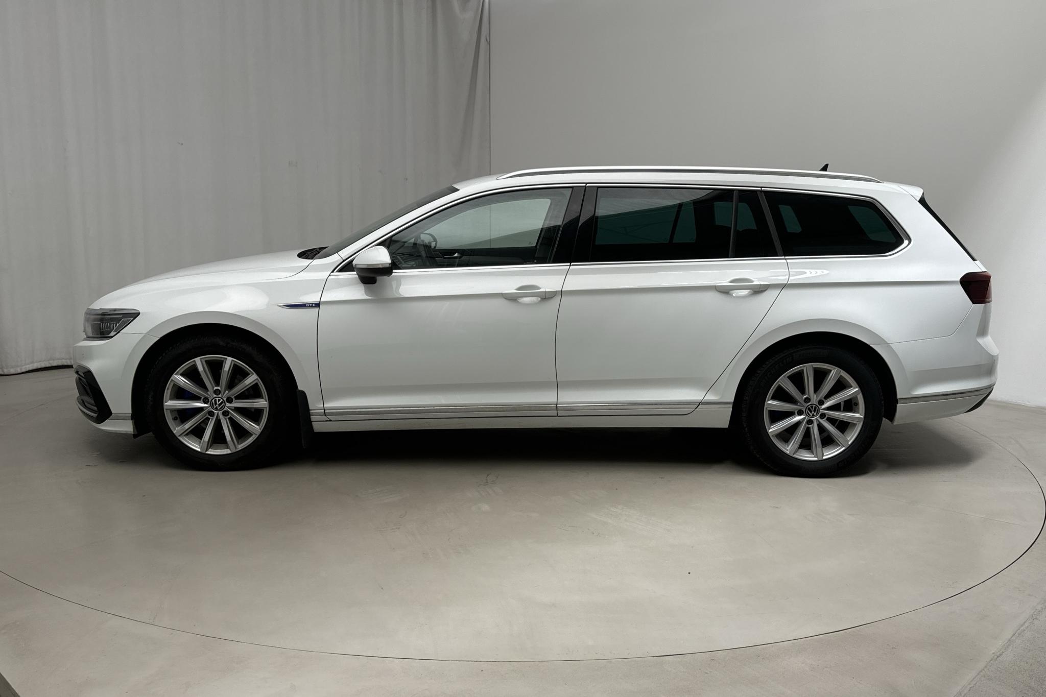 VW Passat 1.4 GTE Sportscombi (218hk) - 126 660 km - Automaattinen - valkoinen - 2021