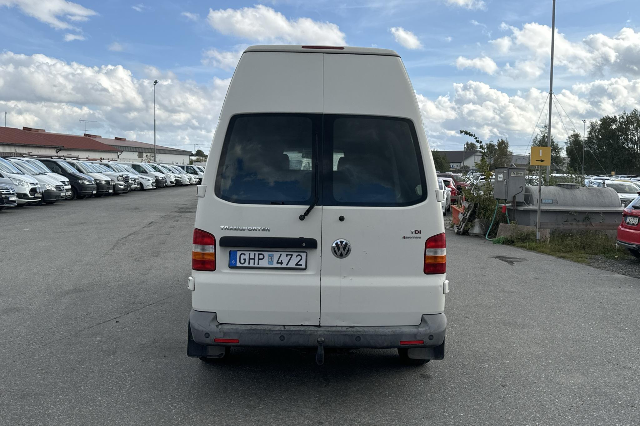 VW Transporter T5 2.5 TDI 4-motion (130hk) - 232 700 km - Manual - white - 2008