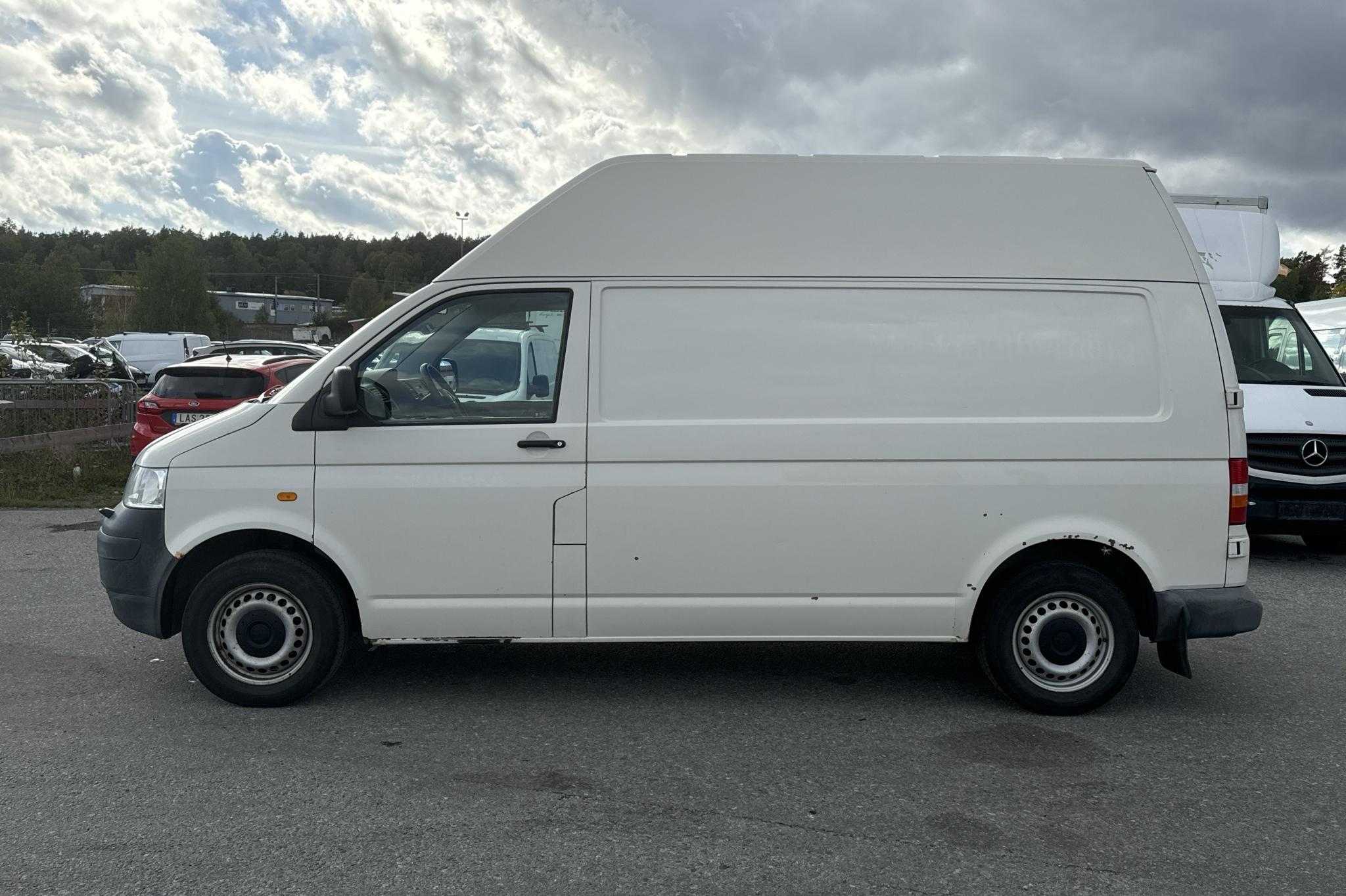 VW Transporter T5 2.5 TDI 4-motion (130hk) - 232 700 km - Käsitsi - valge - 2008