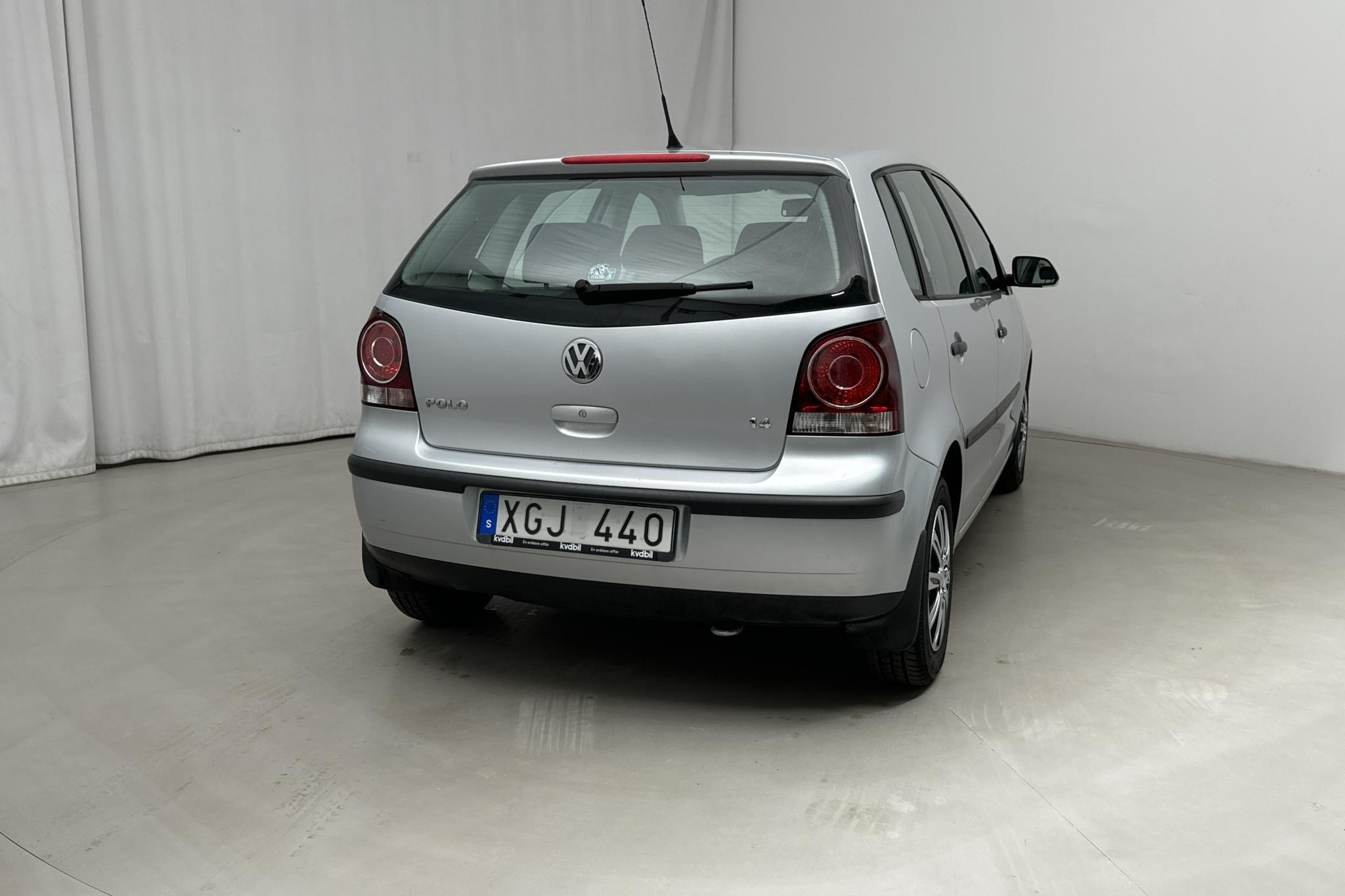 VW Polo 1.4 5dr (75hk) - 93 720 km - Manualna - srebro - 2006