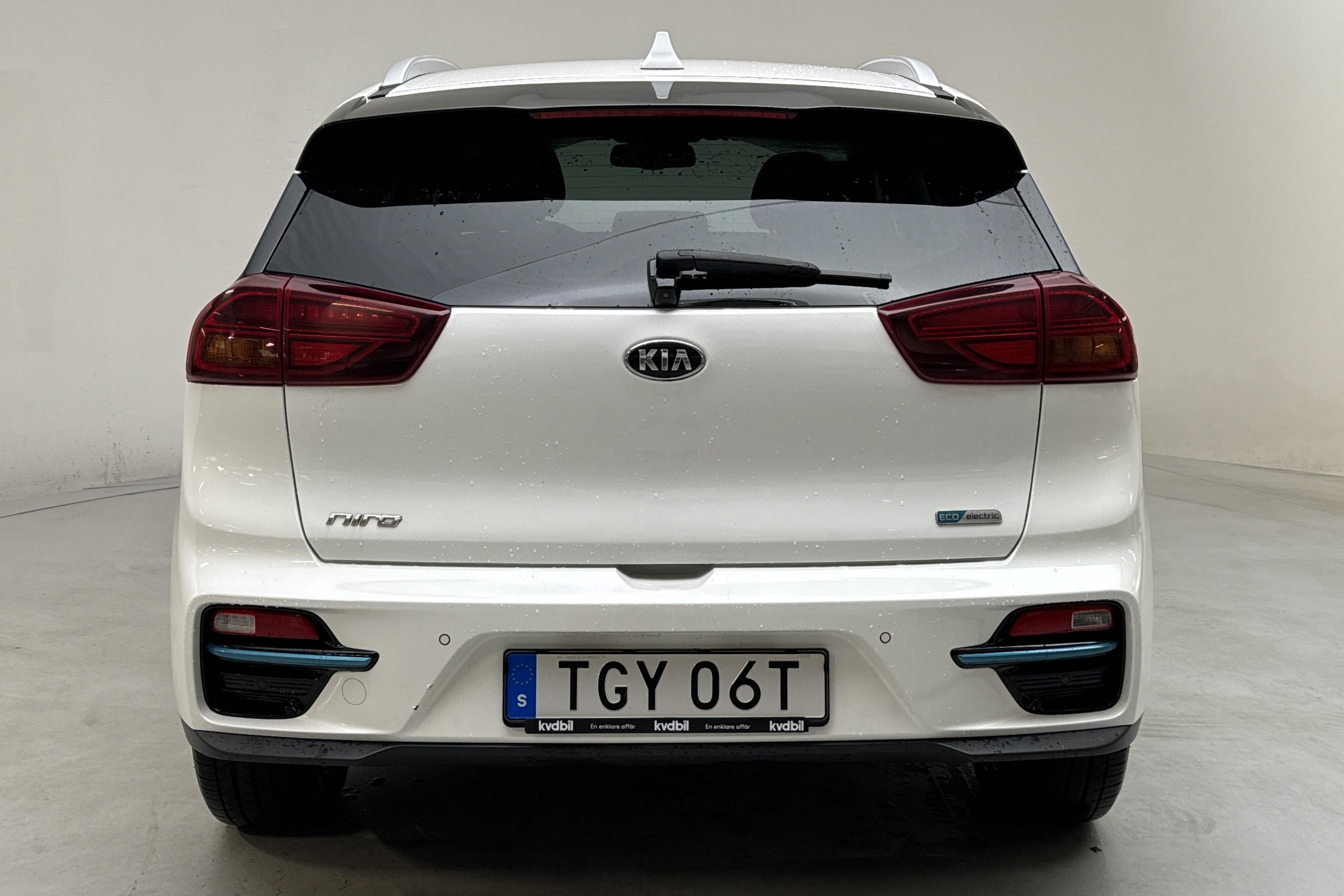 KIA e-Niro 64 kWh (204hk) - 63 070 km - Automatyczna - biały - 2021