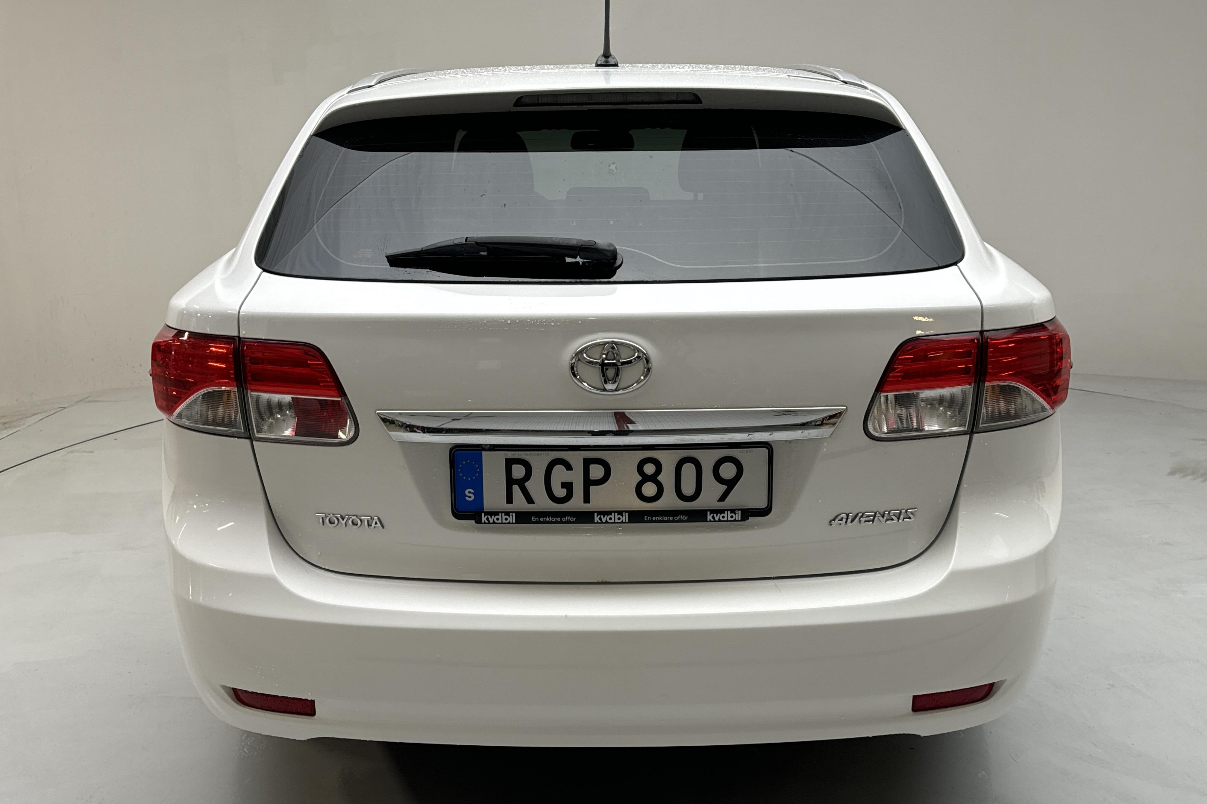 Toyota Avensis 1.8 Kombi (147hk) - 97 680 km - Manual - white - 2013