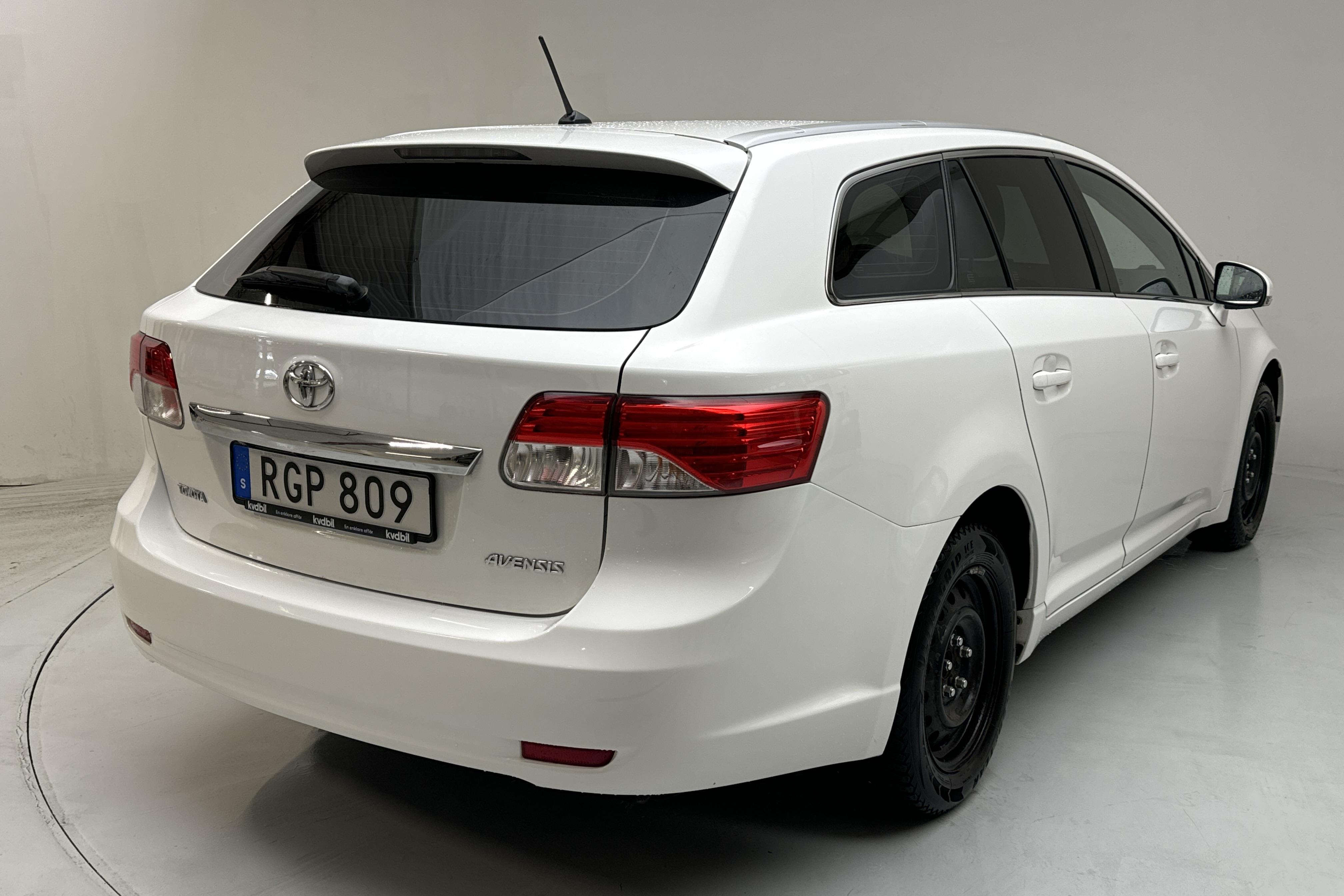 Toyota Avensis 1.8 Kombi (147hk) - 97 680 km - Manuaalinen - valkoinen - 2013