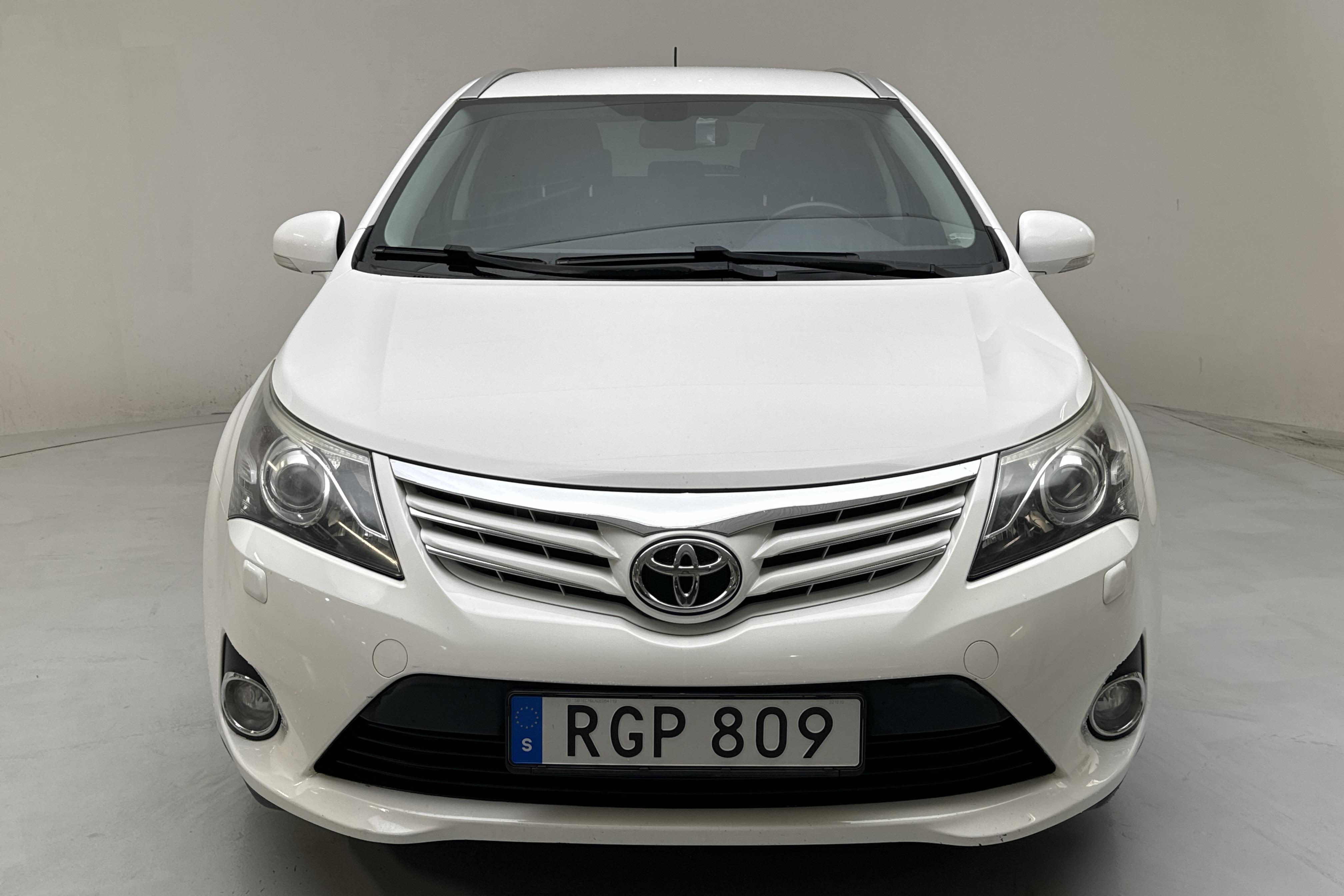 Toyota Avensis 1.8 Kombi (147hk) - 97 680 km - Käsitsi - valge - 2013