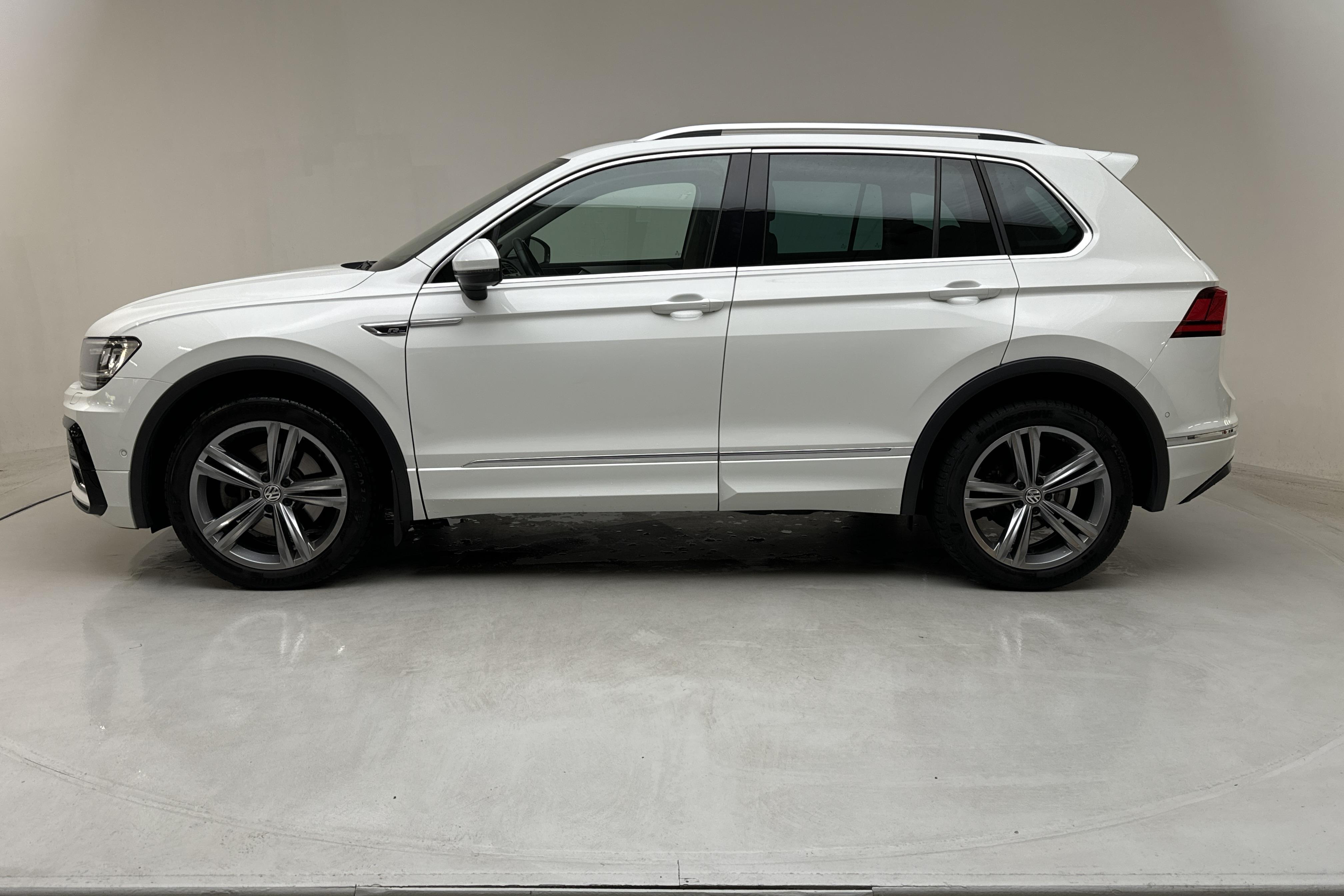 VW Tiguan 2.0 TSI 4MOTION (190hk) - 67 820 km - Automaatne - valge - 2020