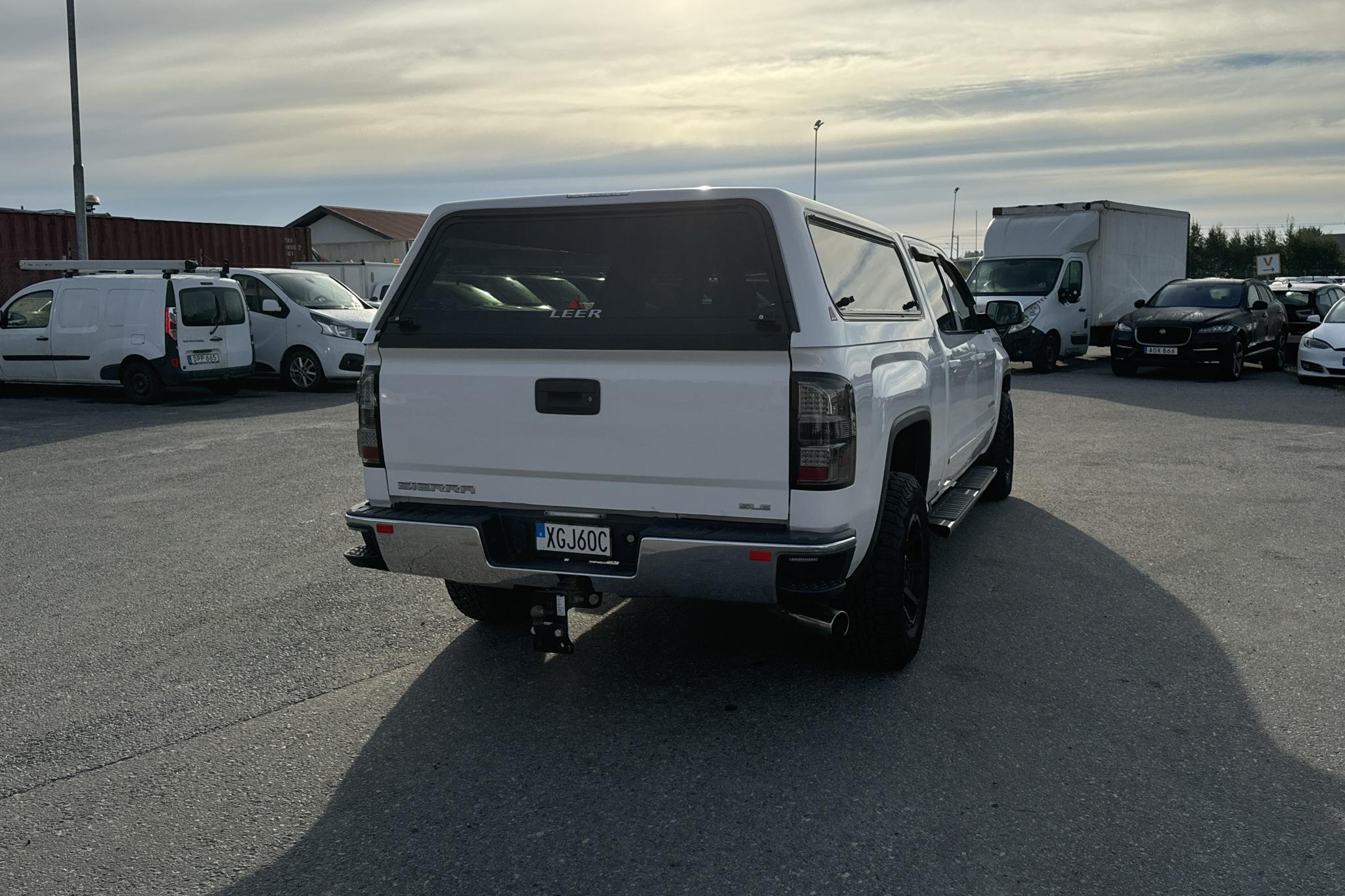 GMC Sierra 1500 Crew Cab (360hk) - 93 840 km - Automaattinen - valkoinen - 2017