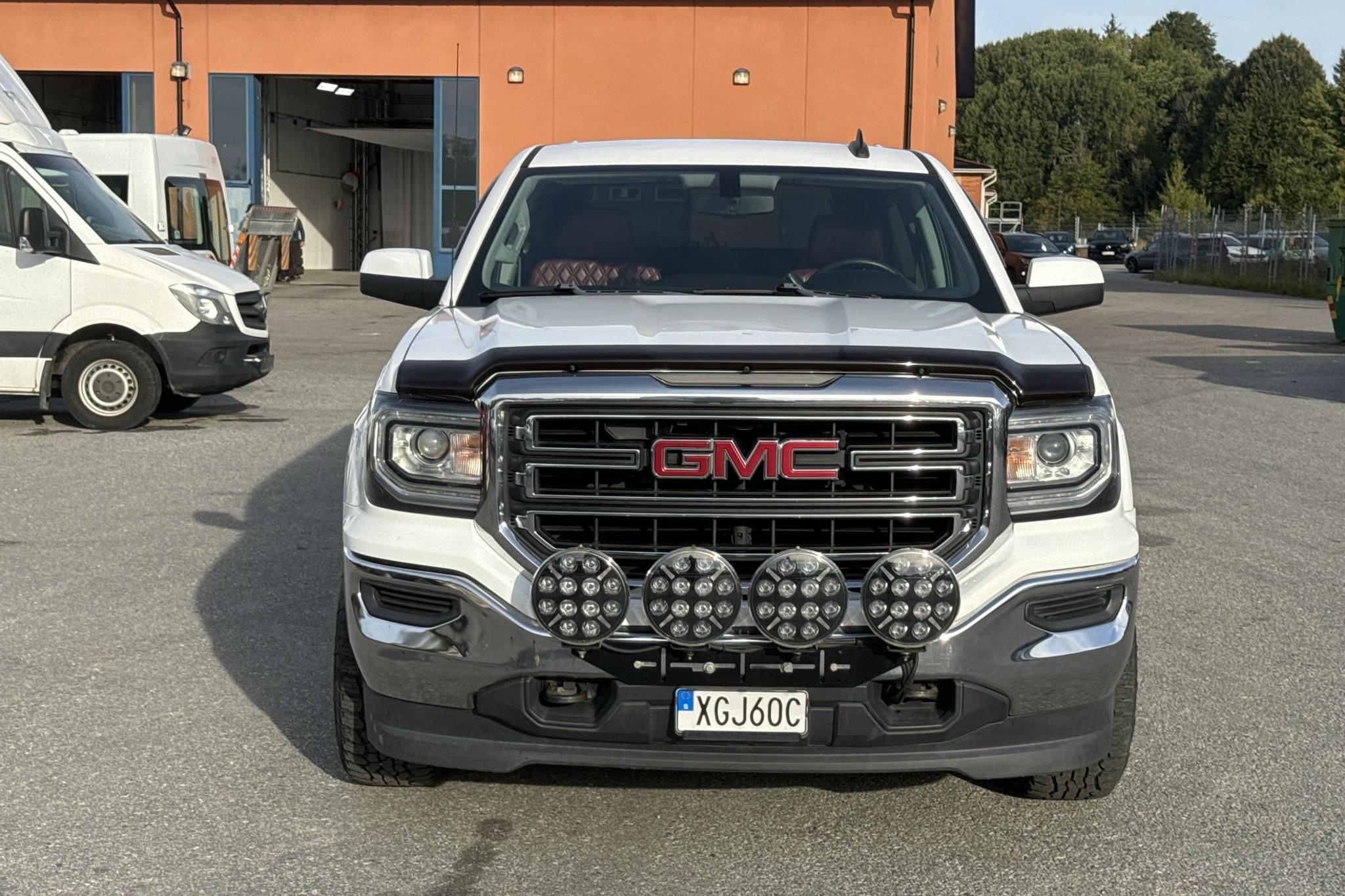 GMC Sierra 1500 Crew Cab (360hk) - 93 840 km - Automaattinen - valkoinen - 2017