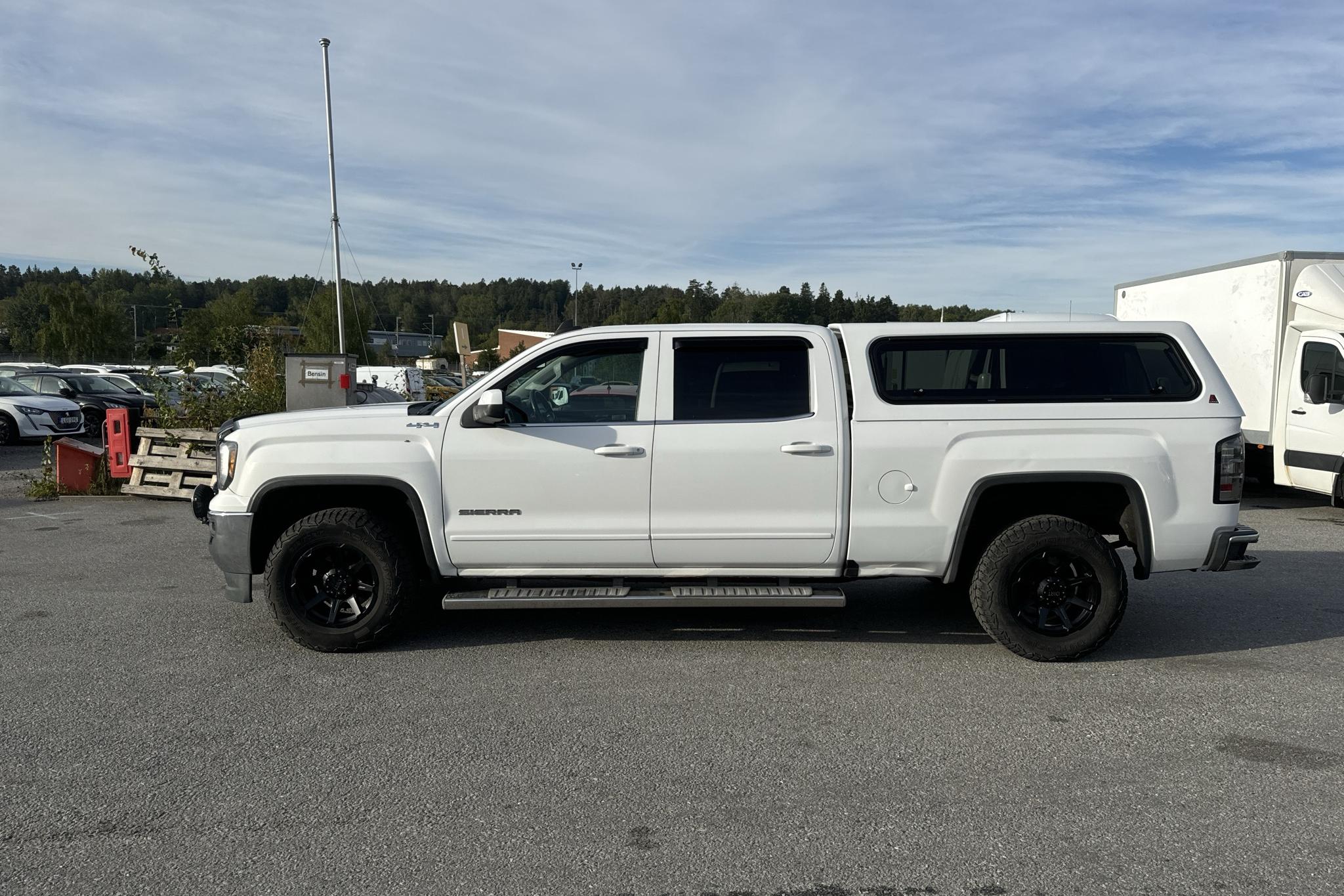 GMC Sierra 1500 Crew Cab (360hk) - 9 384 mil - Automat - vit - 2017