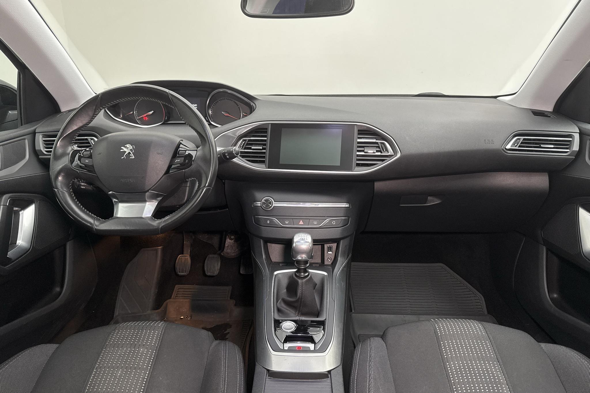 Peugeot 308 SW PureTech (130hk) - 124 360 km - Manuaalinen - musta - 2015