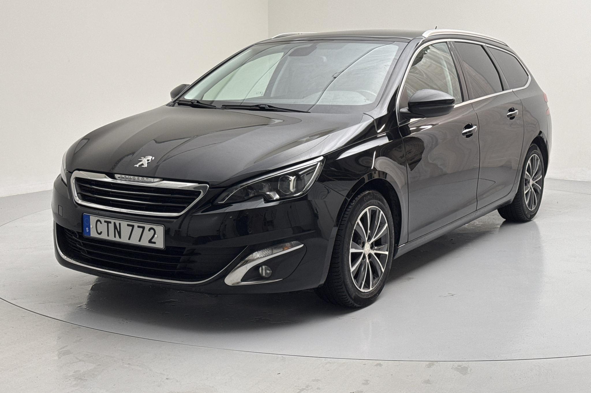 Peugeot 308 SW PureTech (130hk) - 124 360 km - Manuaalinen - musta - 2015