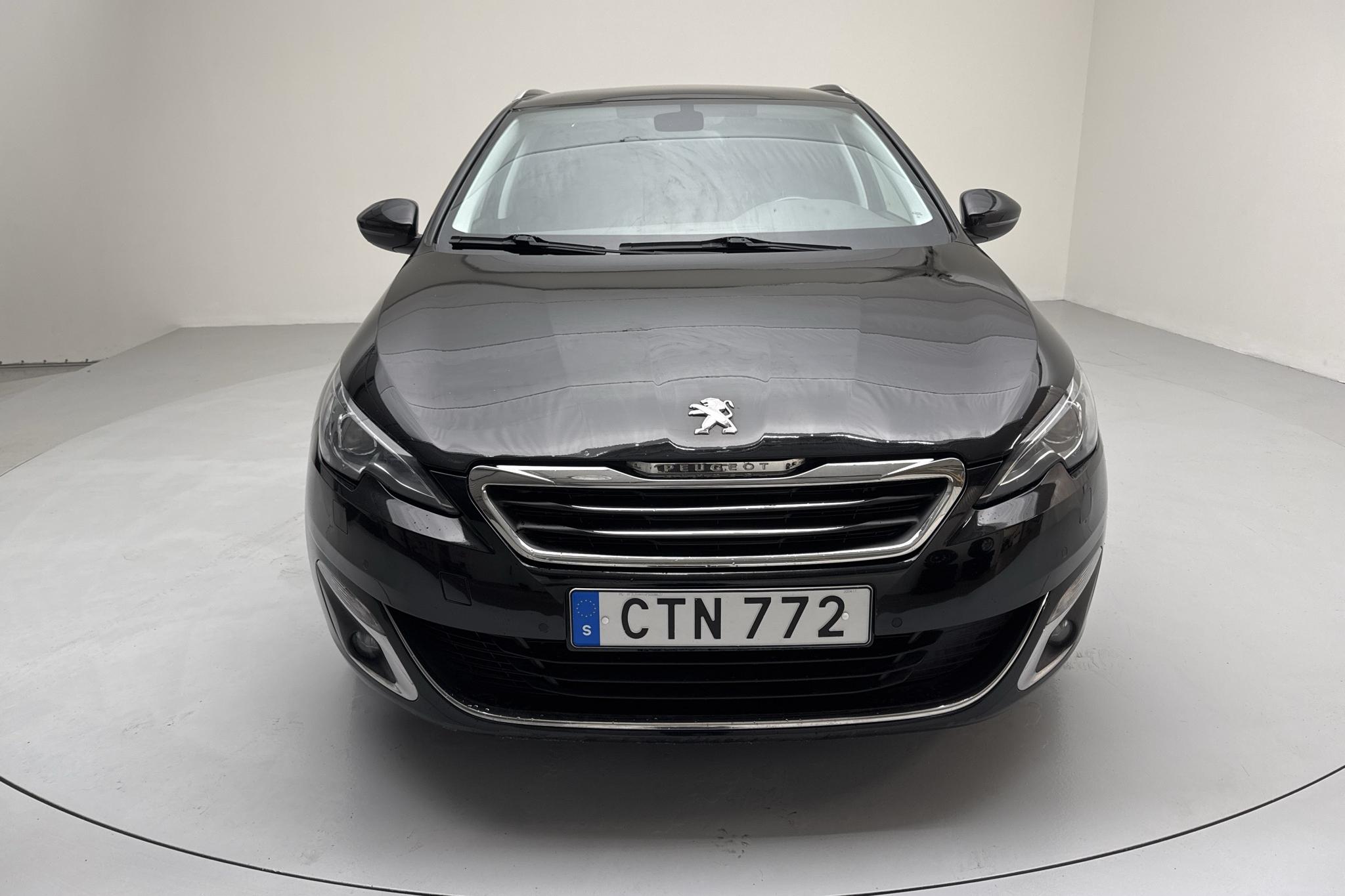 Peugeot 308 SW PureTech (130hk) - 124 360 km - Manuaalinen - musta - 2015