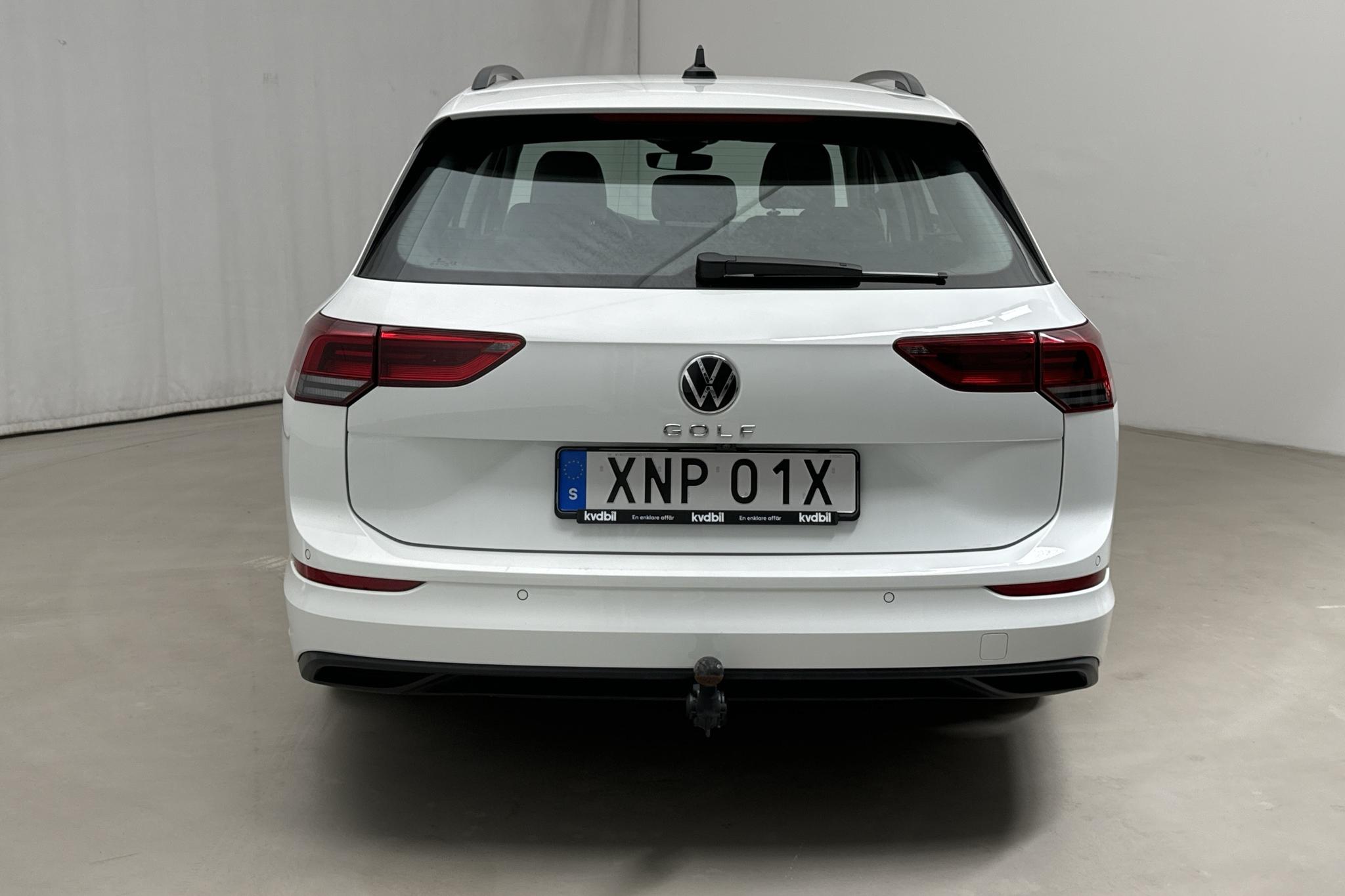 VW Golf VIII 2.0 TDI Sportscombi (115hk) - 47 930 km - Manualna - biały - 2021