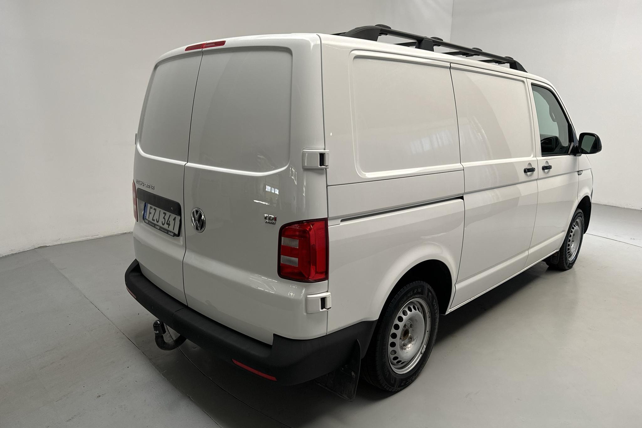 VW Transporter T6 2.0 TDI BMT Skåp (150hk) - 14 219 mil - Automat - vit - 2017