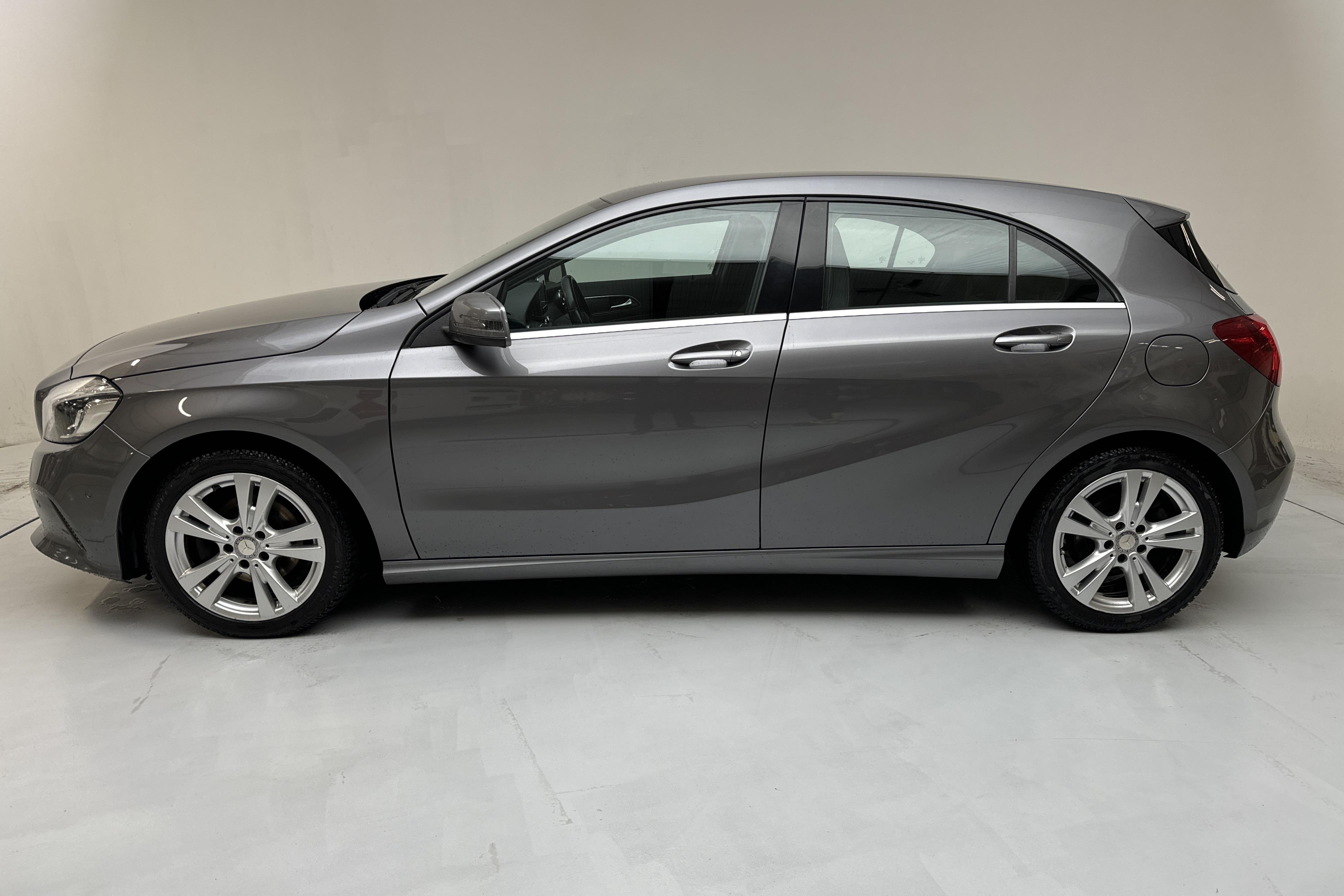 Mercedes A 180 5dr W176 (122hk) - 168 530 km - Käsitsi - Dark Grey - 2017