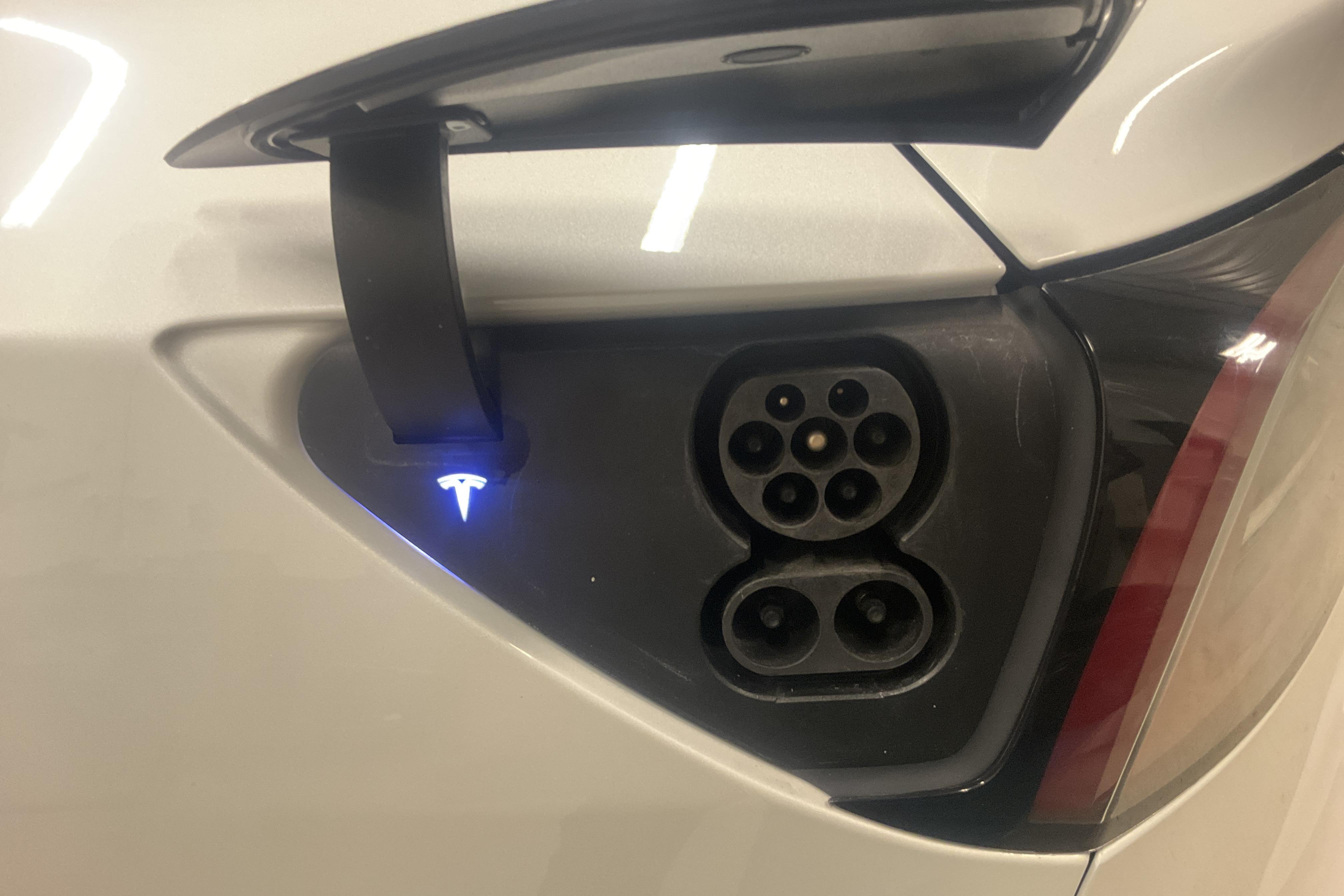 Tesla Model 3 Standard Range RWD - 89 610 km - Automaatne - valge - 2021