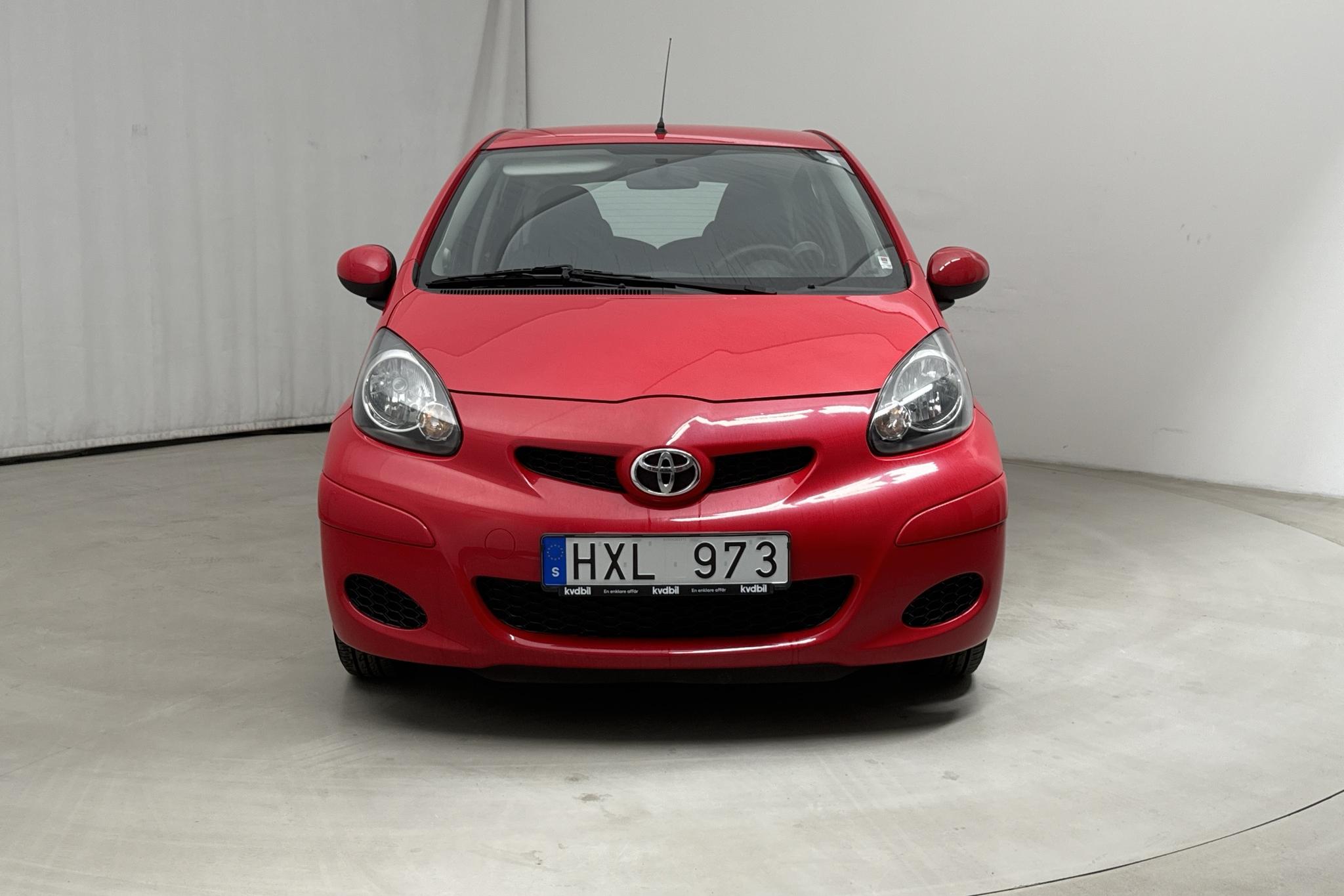 Toyota Aygo 1.0 VVT-i 5dr (68hk) - 80 380 km - Manualna - czerwony - 2009