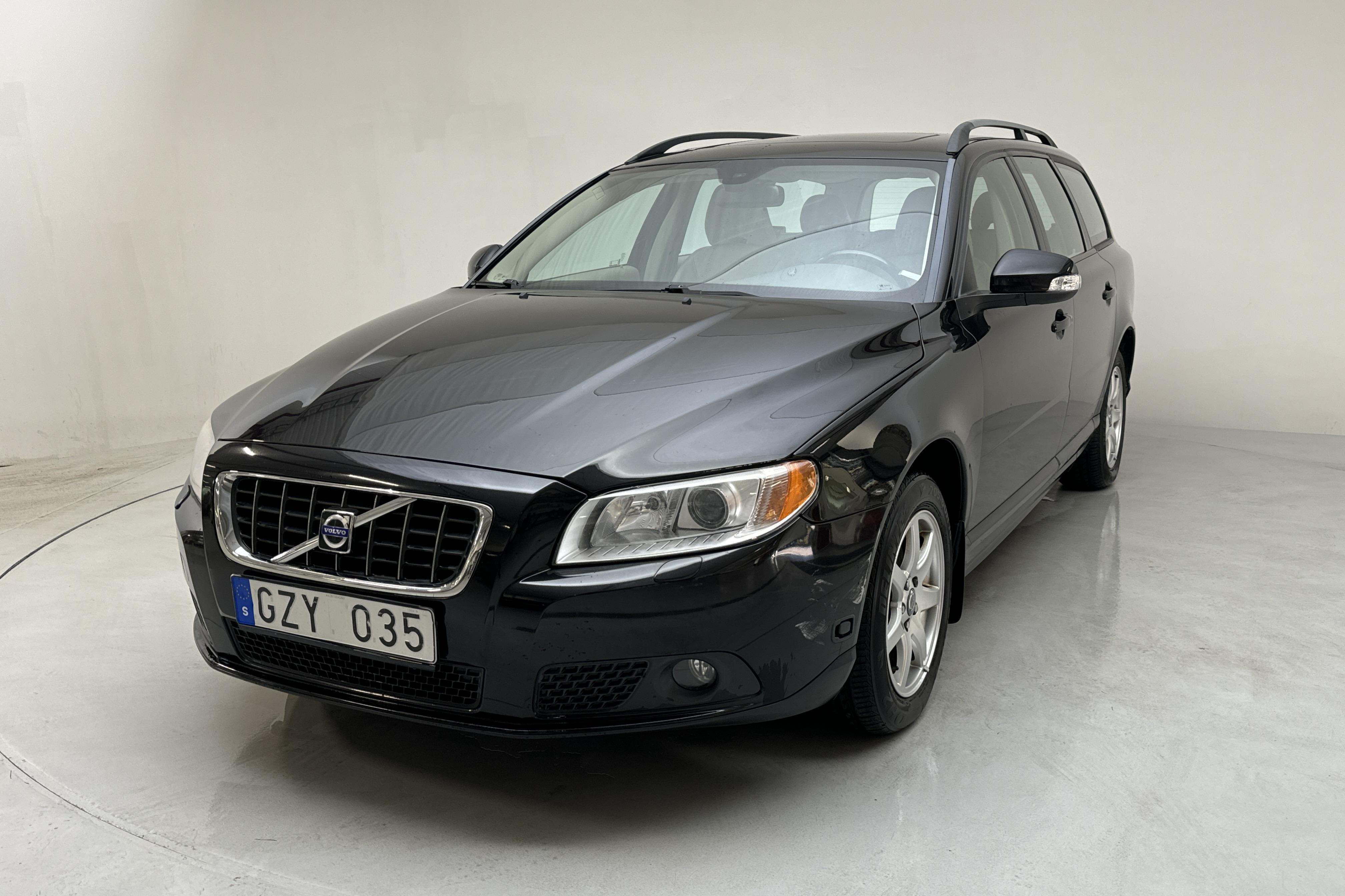 Volvo V70 II 2.0F (145hk) - 234 550 km - Manual - black - 2008