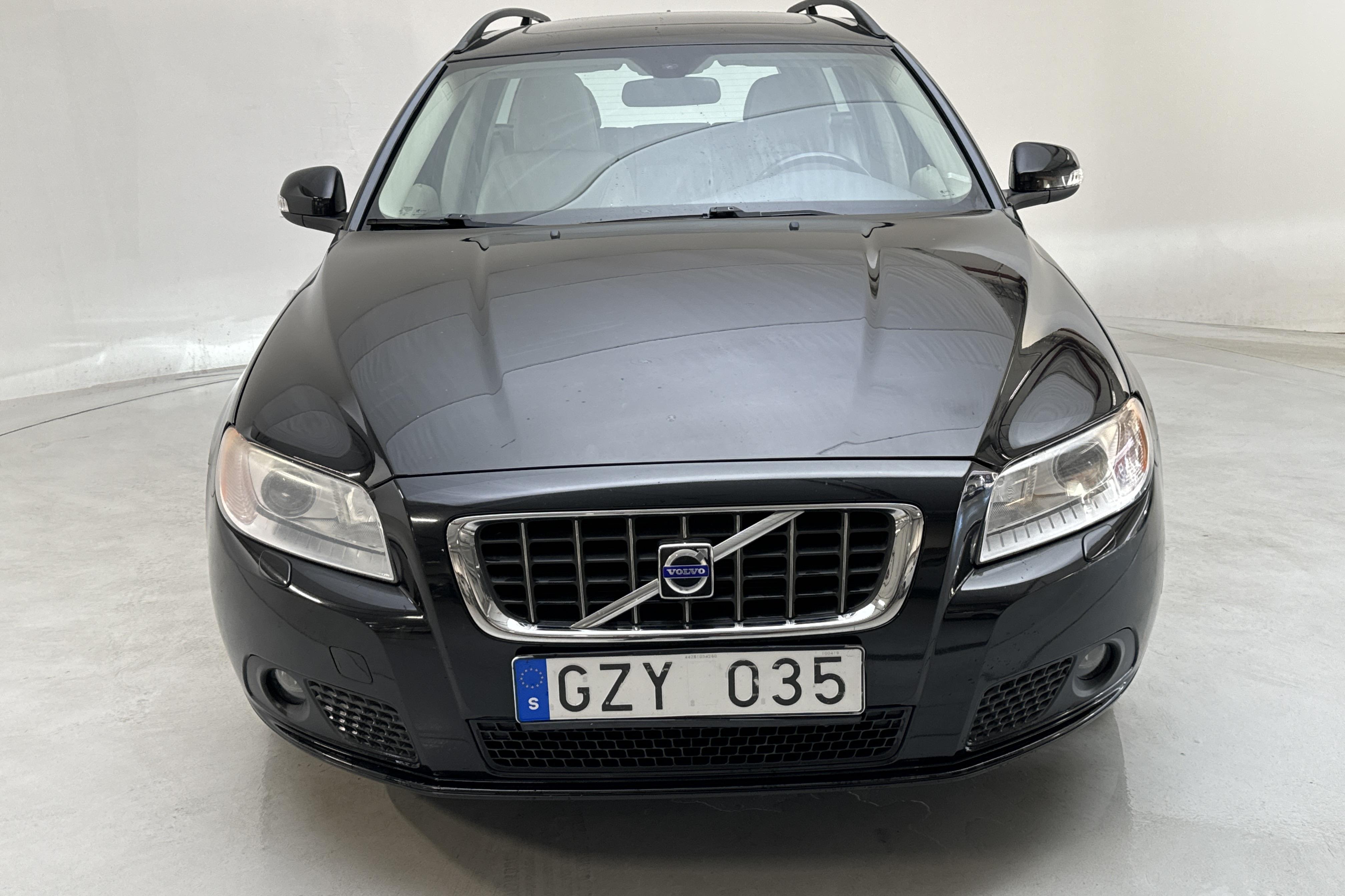 Volvo V70 II 2.0F (145hk) - 234 550 km - Manual - black - 2008