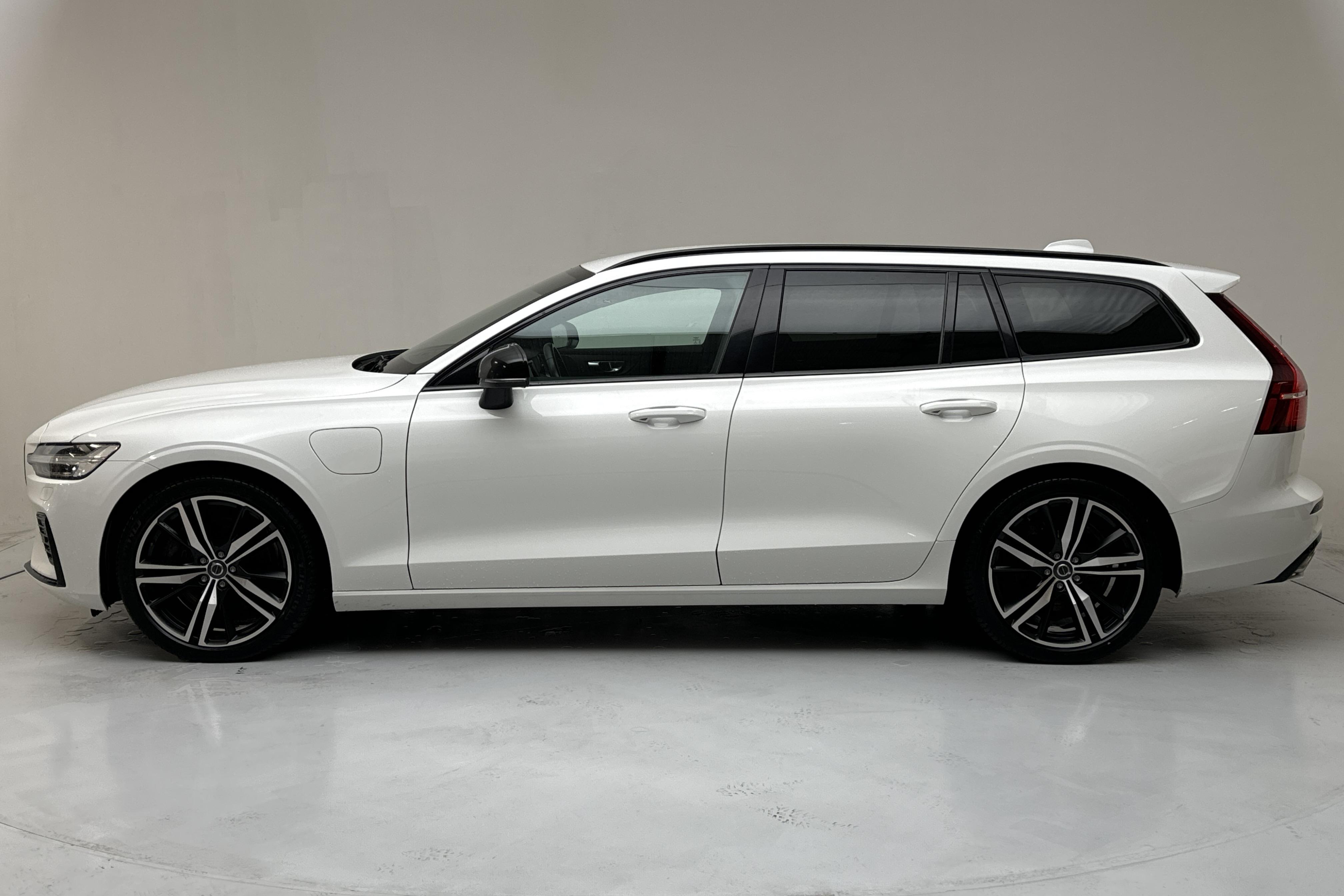 Volvo V60 T6 AWD Twin Engine (340hk) - 78 700 km - Automatyczna - biały - 2021