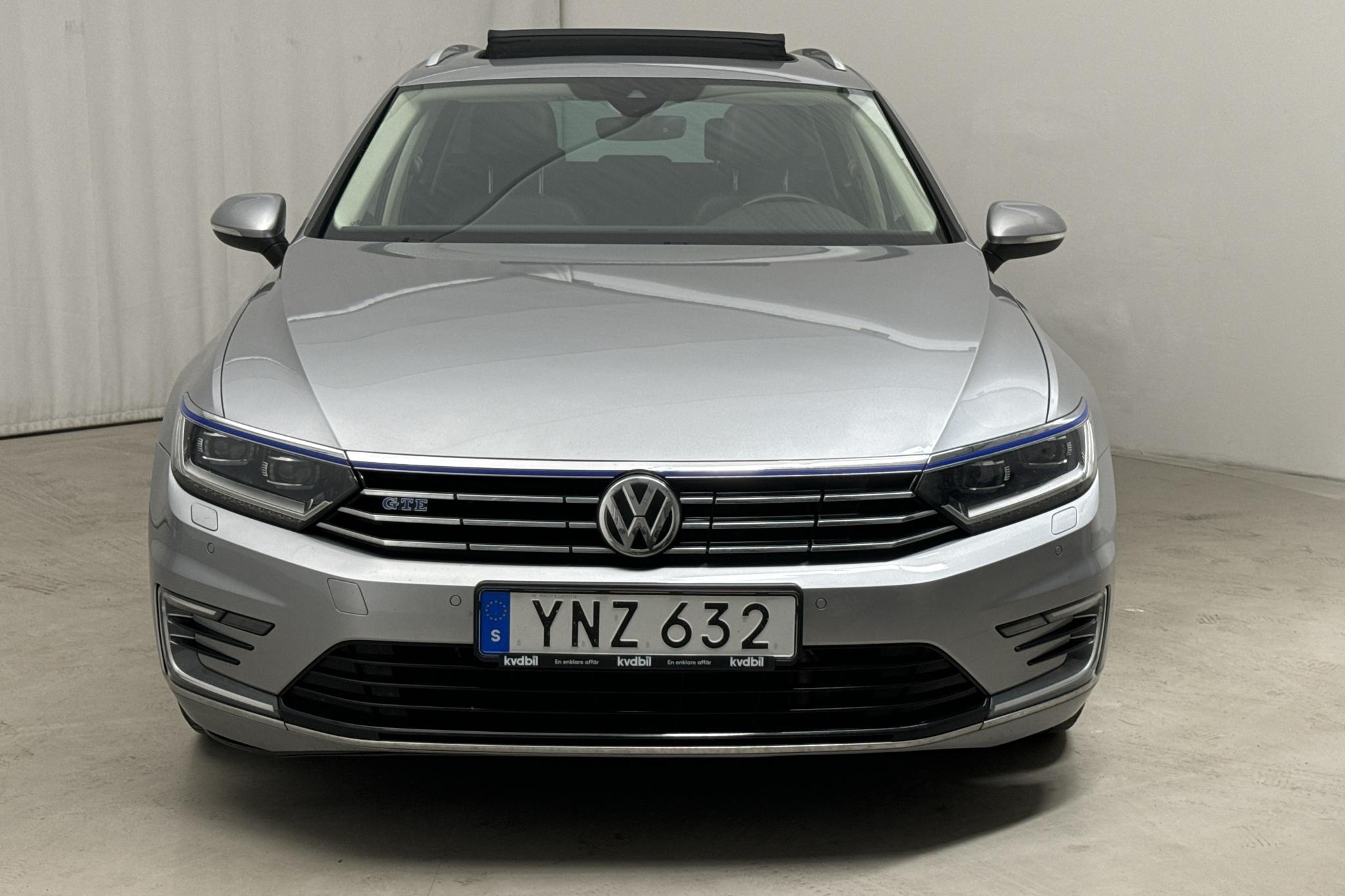 VW Passat 1.4 Plug-in-Hybrid Sportscombi (218hk) - 145 100 km - Automatic - silver - 2018