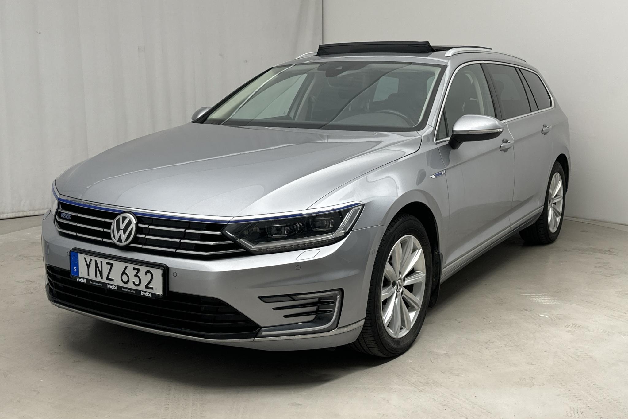 VW Passat 1.4 Plug-in-Hybrid Sportscombi (218hk) - 145 100 km - Automatic - silver - 2018