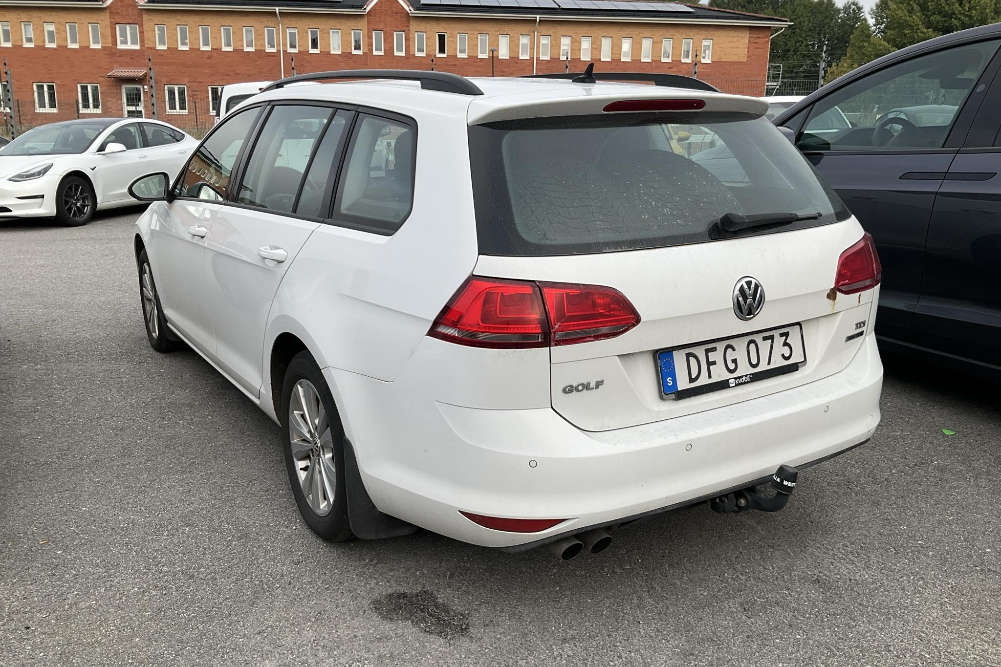 VW Golf VII 1.6 TDI BlueMotion Technology Sportscombi 4Motion (105hk) - 28 249 mil - Manuell - vit - 2014