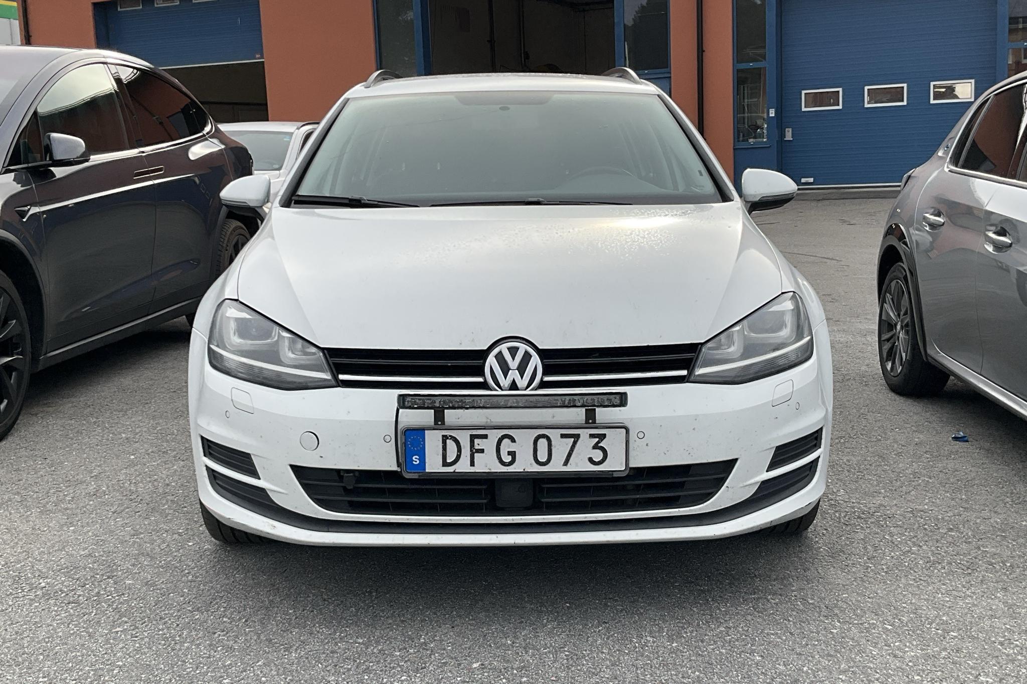 VW Golf VII 1.6 TDI BlueMotion Technology Sportscombi 4Motion (105hk) - 282 490 km - Manuaalinen - valkoinen - 2014