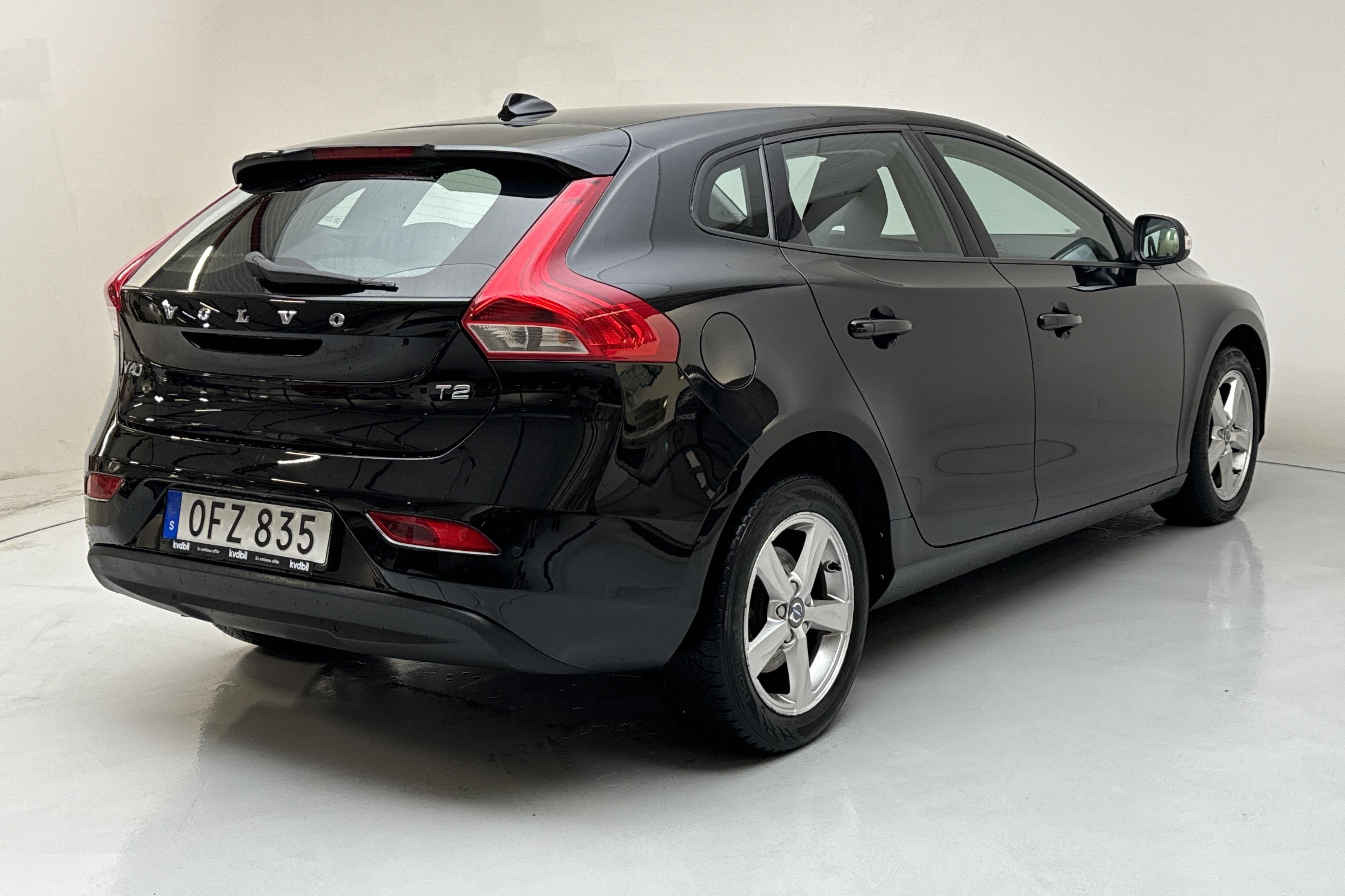 Volvo V40 T2 (122hk) - 95 440 km - Käsitsi - must - 2017