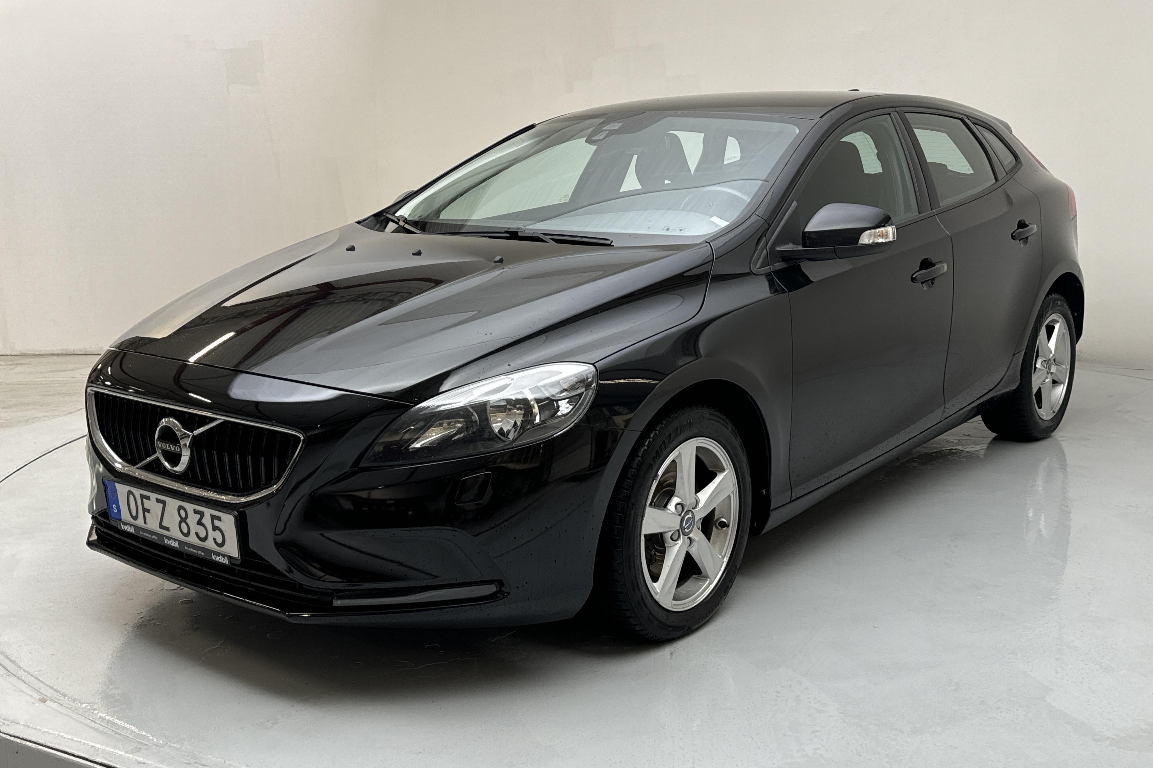 Volvo V40 T2 (122hk) - 95 440 km - Manual - black - 2017