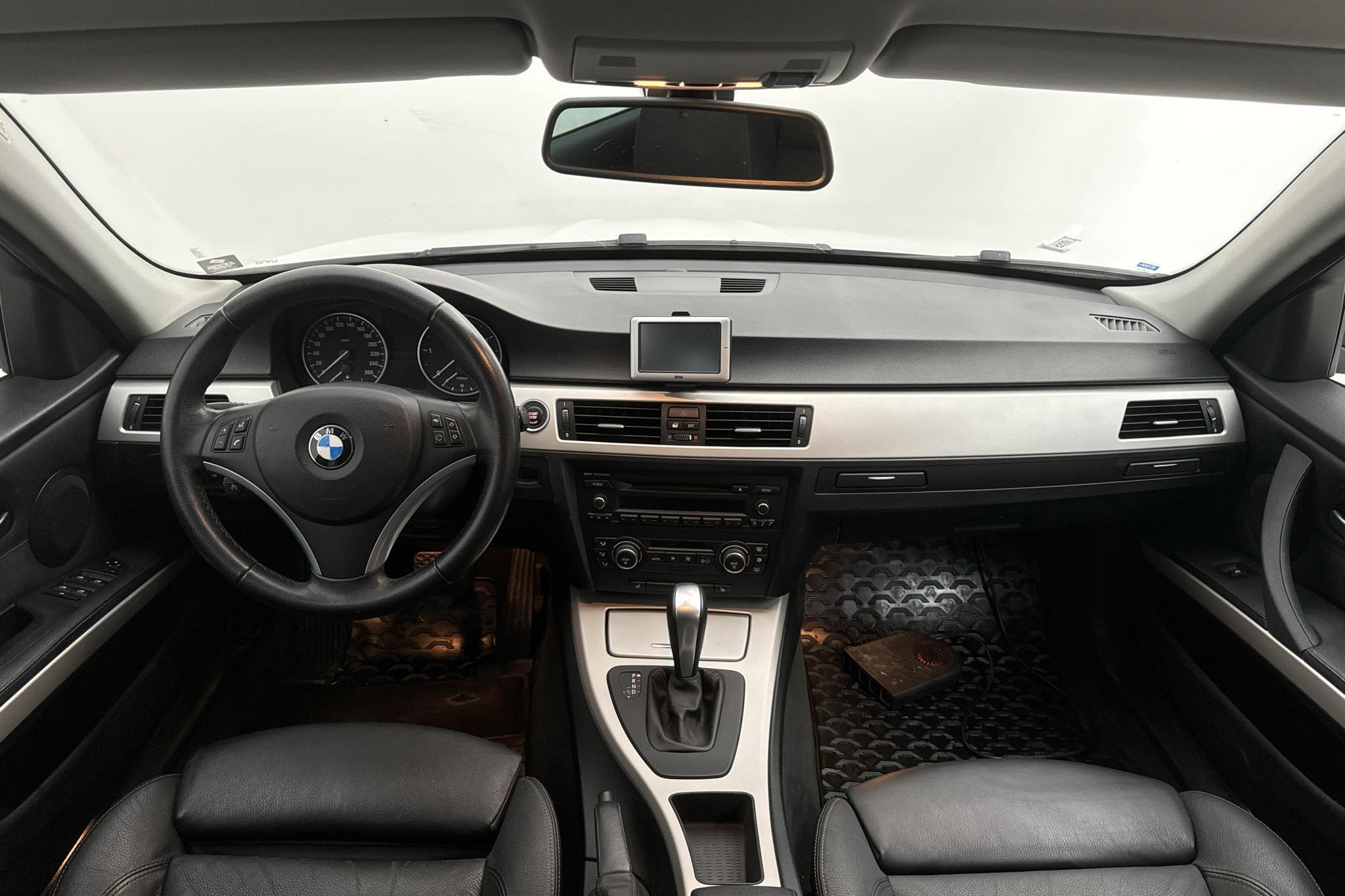 BMW 320d Touring, E91 (177hk) - 223 760 km - Automatyczna - biały - 2009