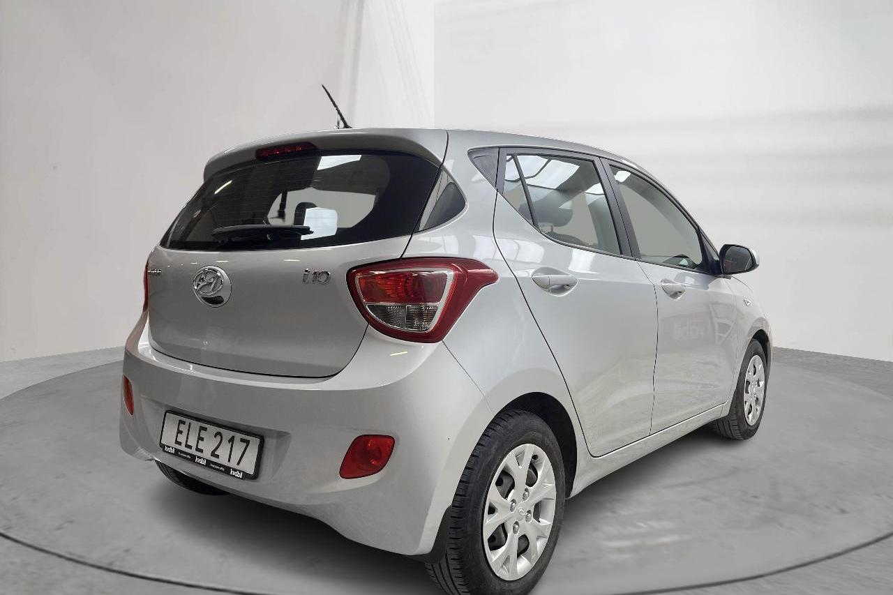 Hyundai i10 1.0 (66hk) - 21 480 km - Käsitsi - hõbe - 2015