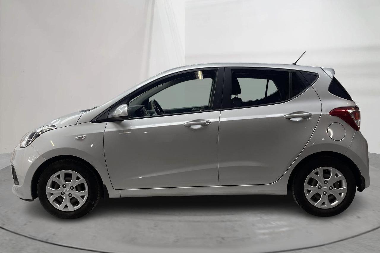 Hyundai i10 1.0 (66hk) - 21 480 km - Manualna - srebro - 2015