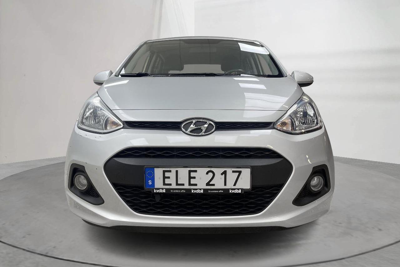 Hyundai i10 1.0 (66hk) - 21 480 km - Manuaalinen - hopea - 2015