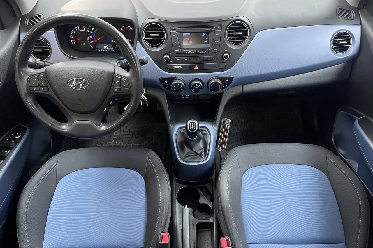 Hyundai i10 1.0 (66hk) - 21 480 km - Manualna - srebro - 2015