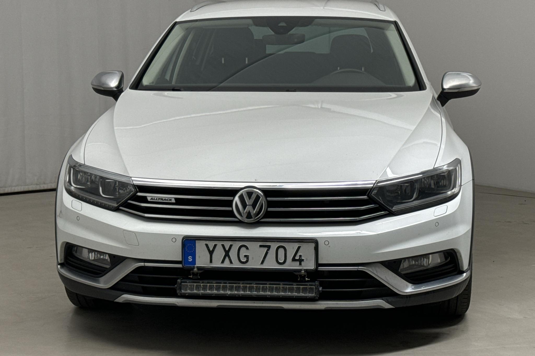 VW Passat Alltrack 2.0 TDI 4MOTION (190hk) - 167 750 km - Automatyczna - biały - 2018