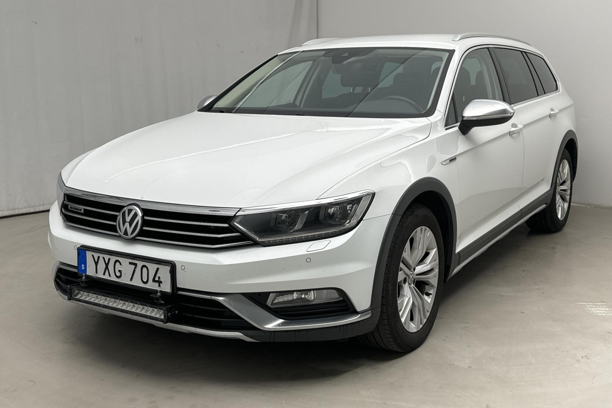 VW Passat Alltrack 2.0 TDI 4MOTION (190hk) - 167 750 km - Automatyczna - biały - 2018