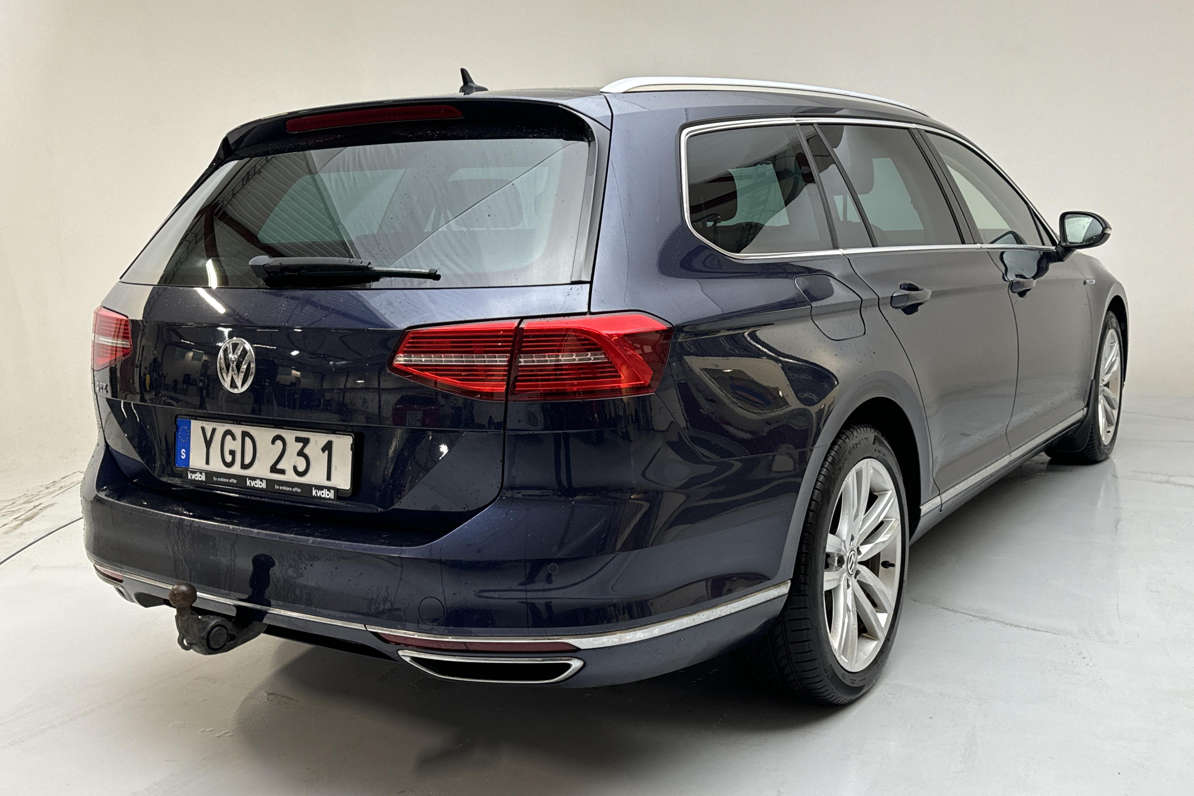 VW Passat 1.4 Plug-in-Hybrid Sportscombi (218hk) - 15 373 mil - Automat - Dark Blue - 2017