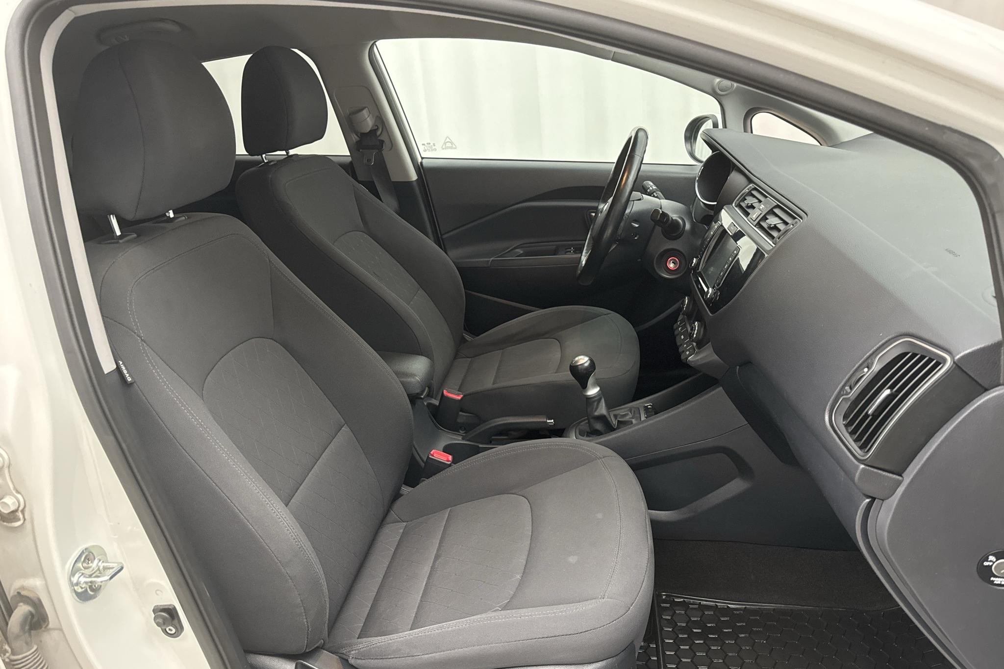 KIA Rio 1.2 (85hk) - 71 030 km - Käsitsi - valge - 2016