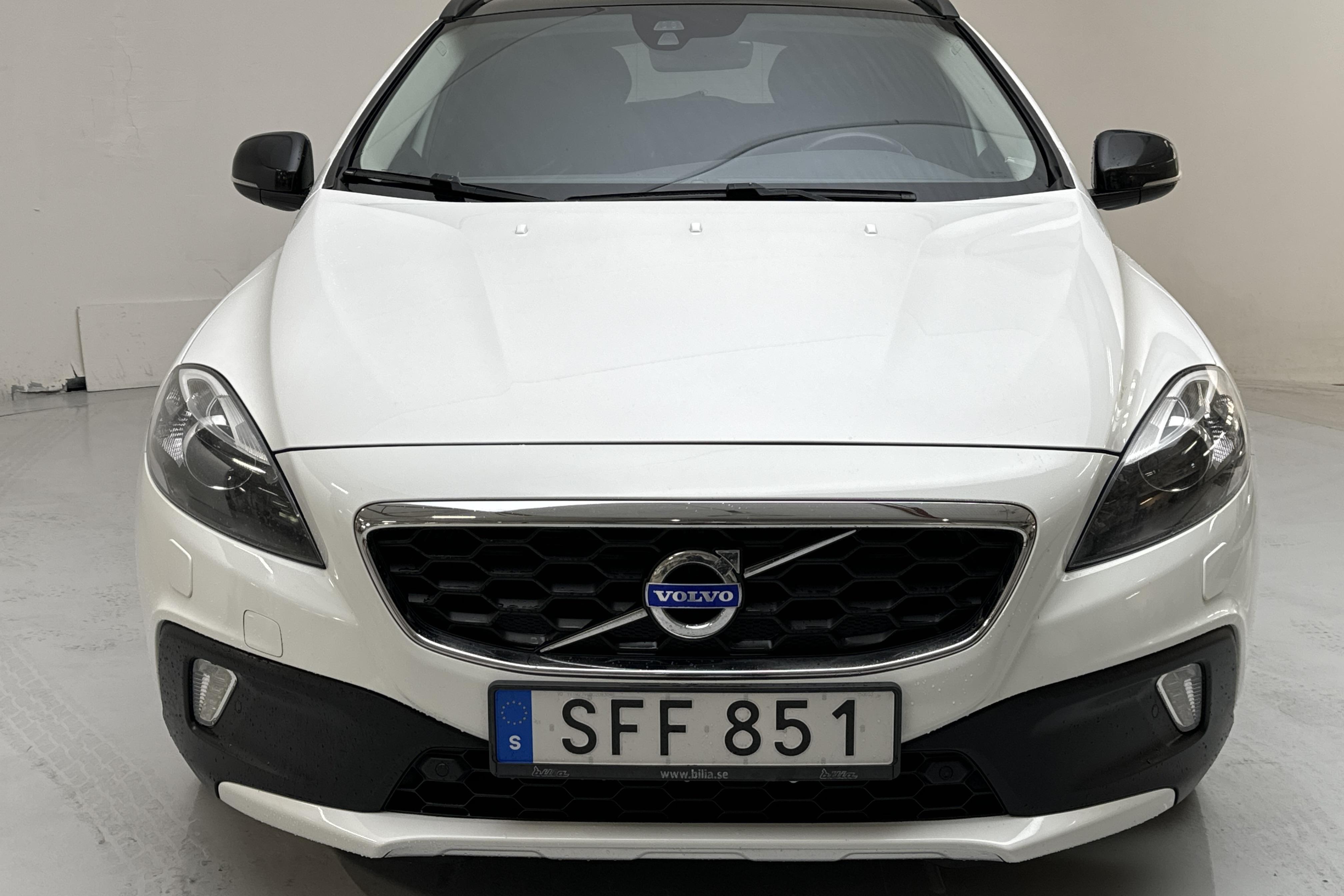 Volvo V40 Cross Country D3 (150hk) - 141 750 km - Automatic - white - 2016