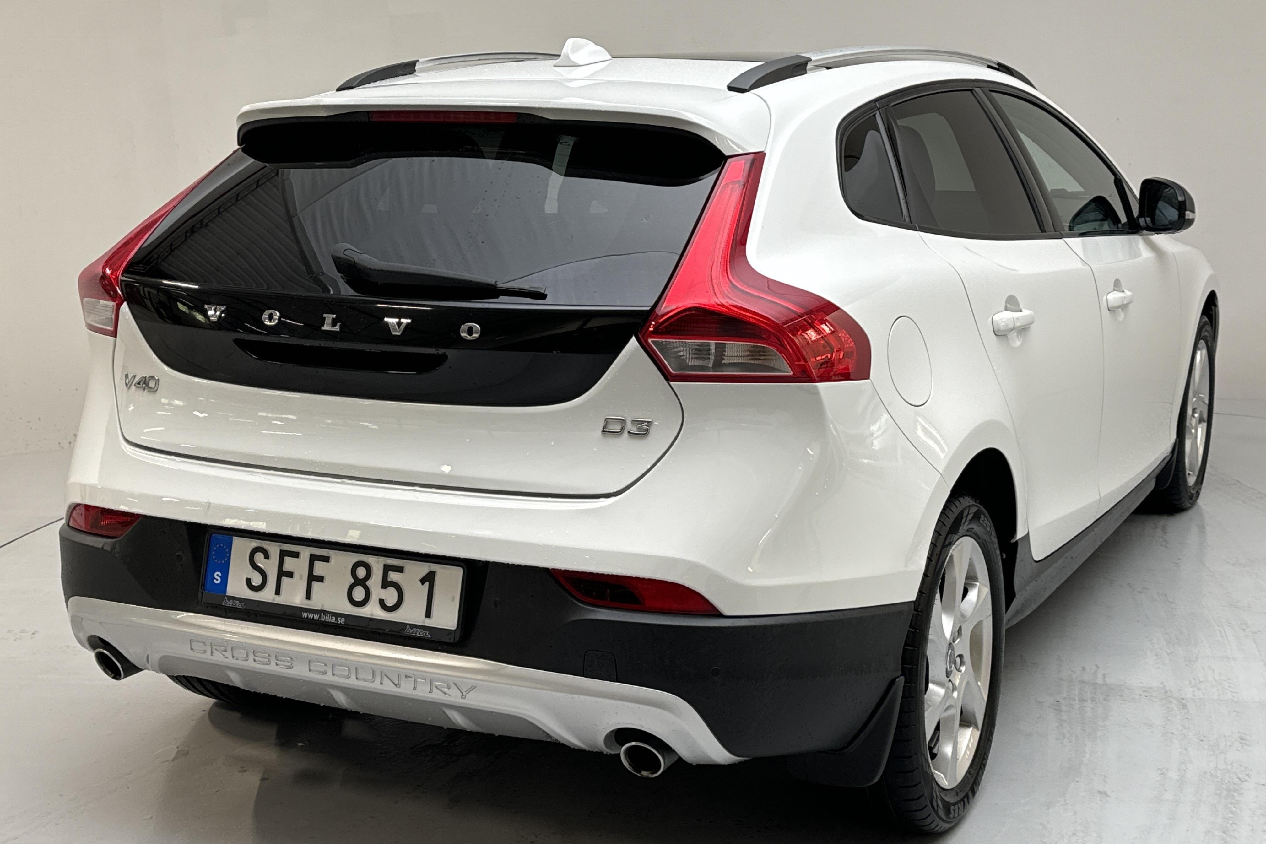 Volvo V40 Cross Country D3 (150hk) - 141 750 km - Automatic - white - 2016