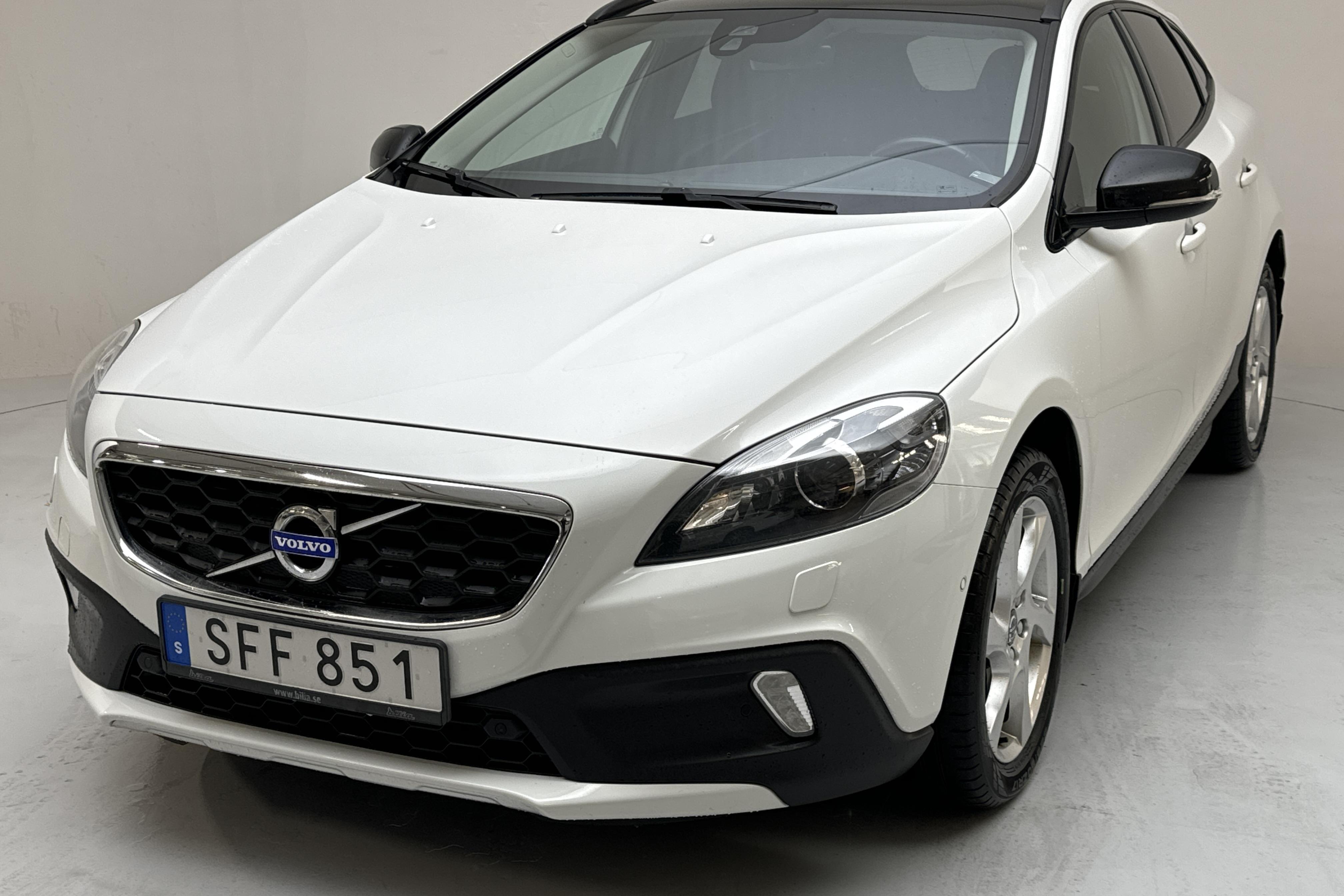 Volvo V40 Cross Country D3 (150hk) - 14 175 mil - Automat - vit - 2016