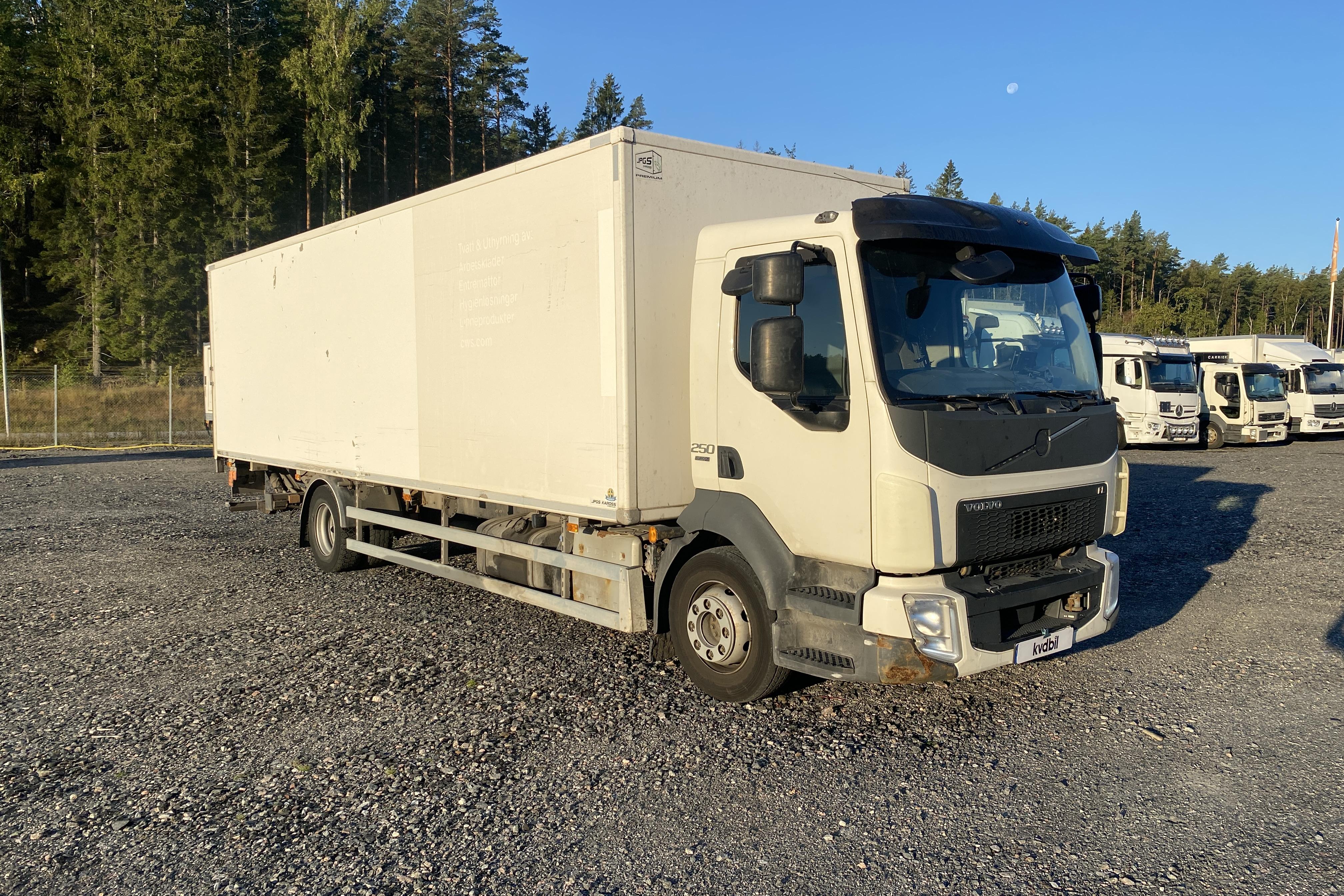 Volvo FL250 - 324 660 km - Automat - vit - 2017