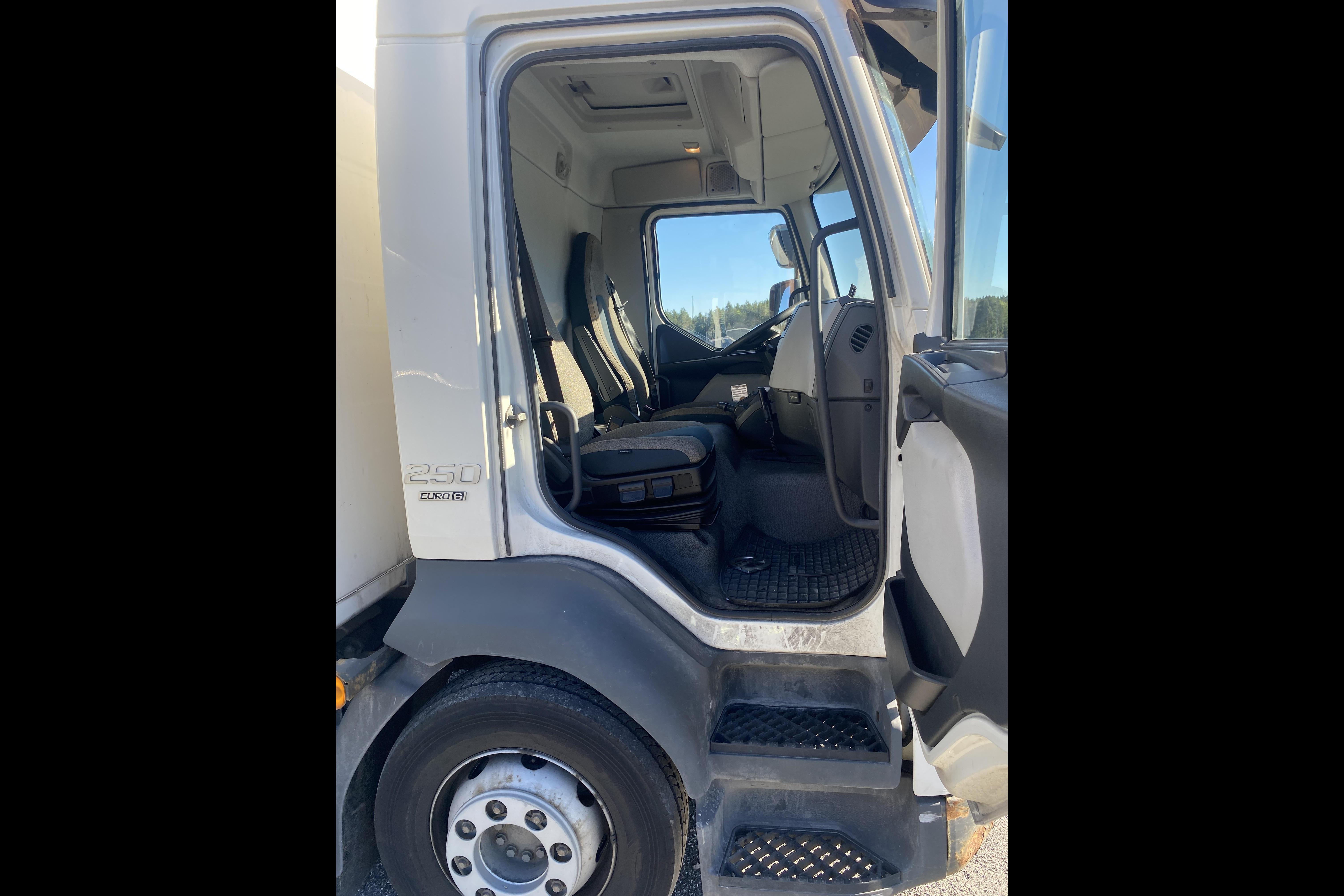 Volvo FL250 - 324 660 km - Automaatne - valge - 2017