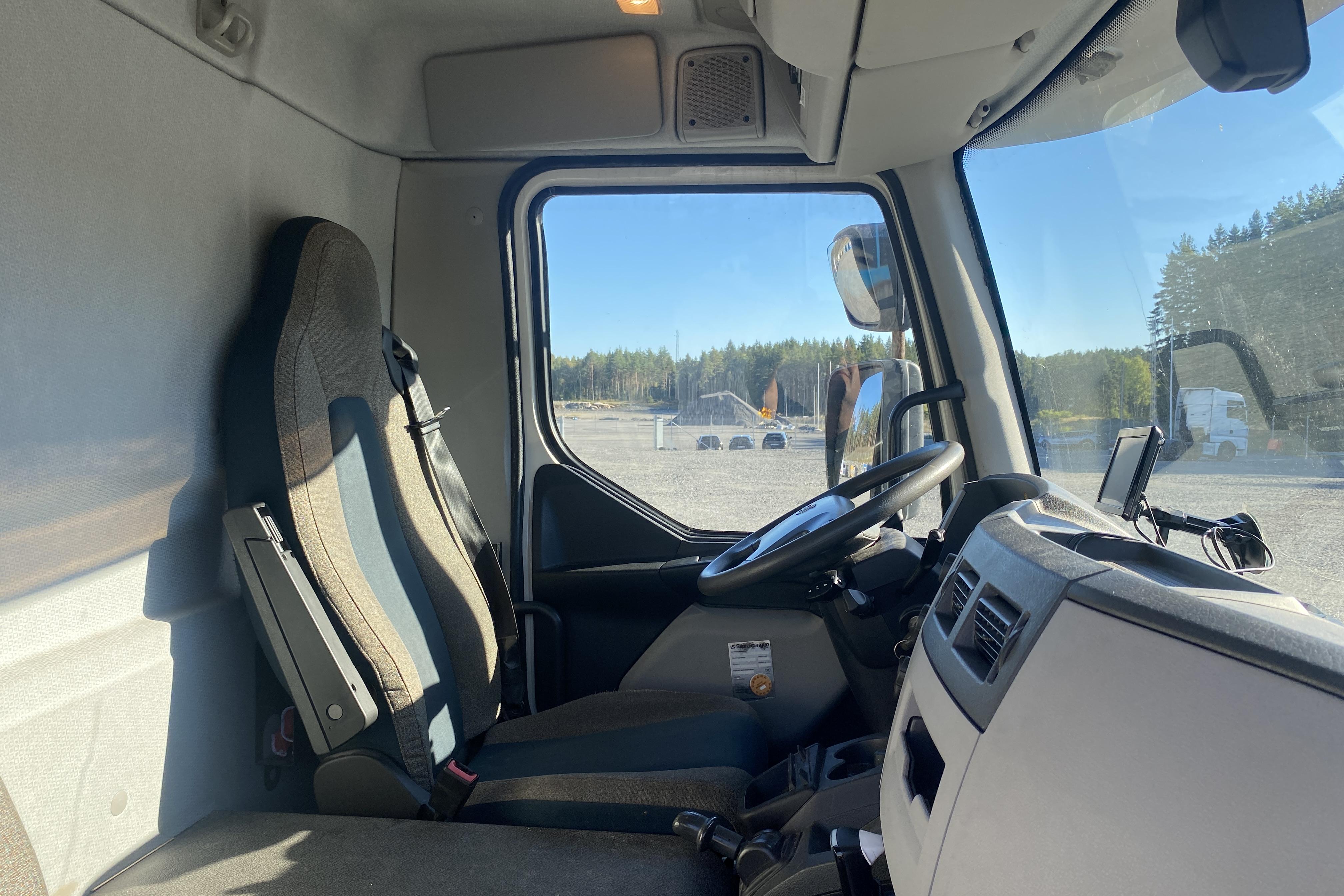 Volvo FL250 - 324 660 km - Automaatne - valge - 2017