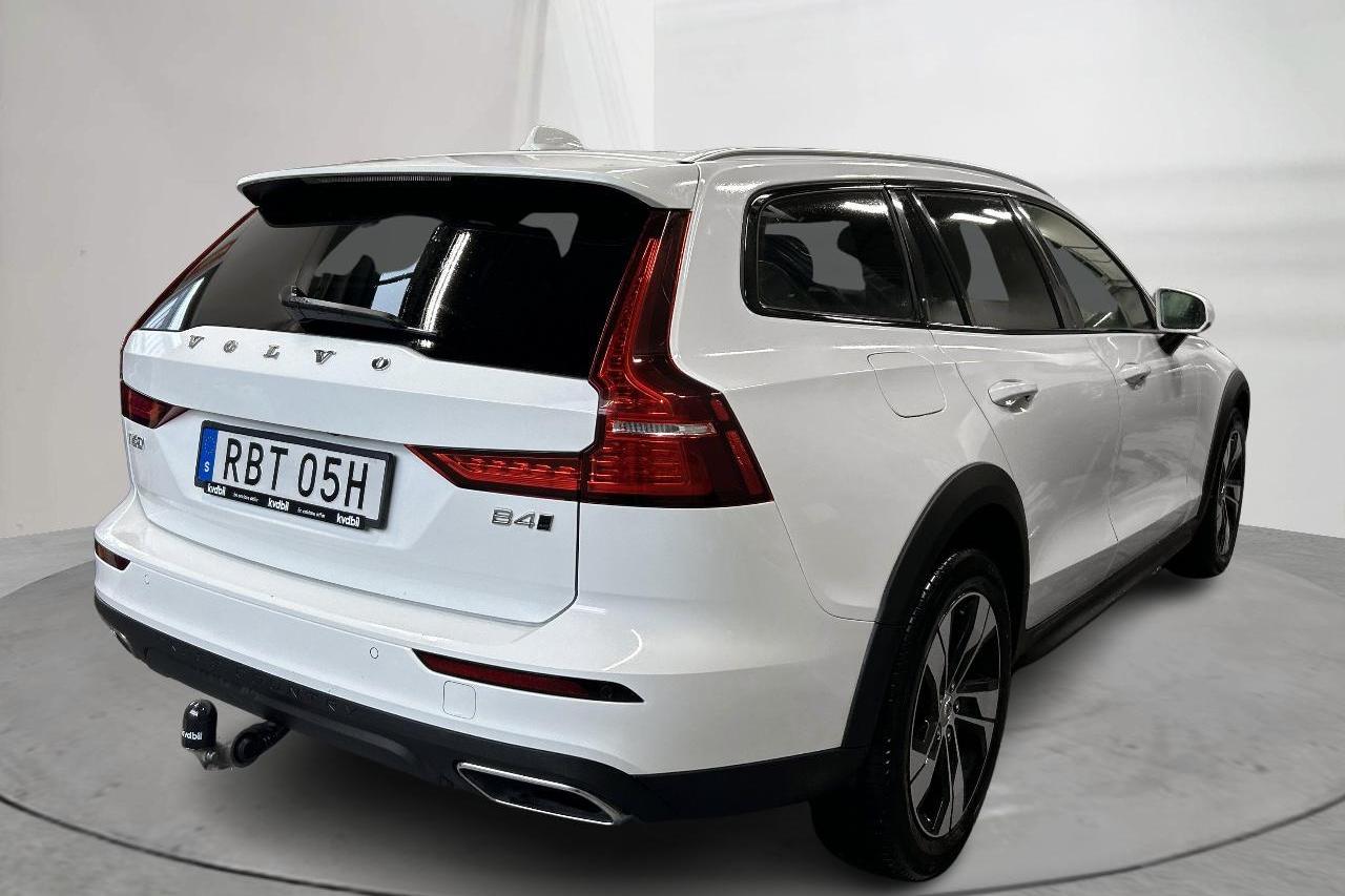 Volvo V60 B4 Cross Country AWD Mildhybrid, Diesel (197hk) - 88 100 km - Automatyczna - biały - 2021