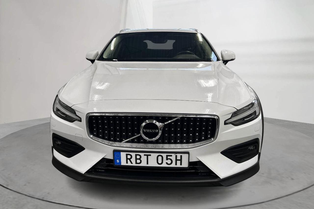 Volvo V60 B4 Cross Country AWD Mildhybrid, Diesel (197hk) - 88 100 km - Automatyczna - biały - 2021