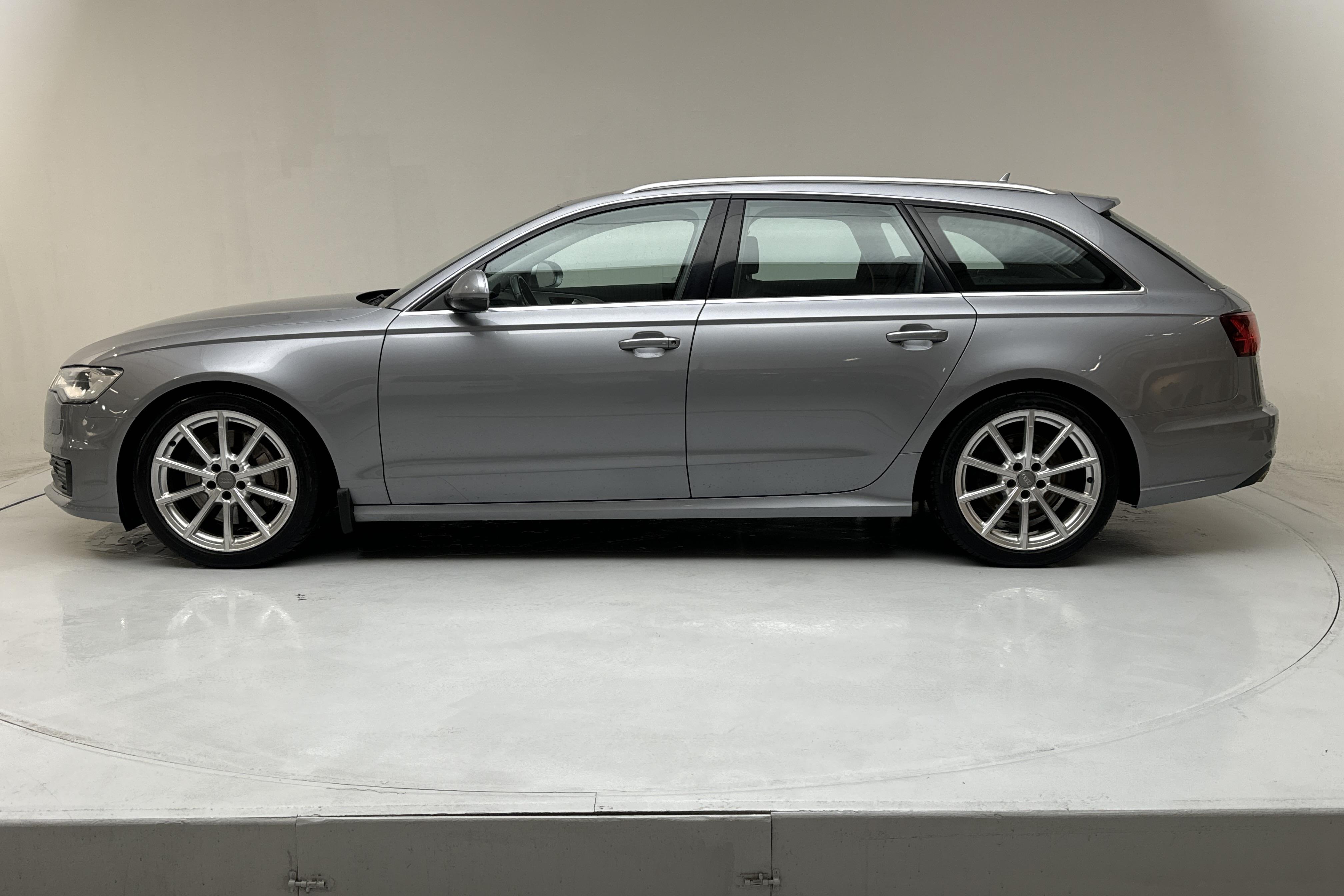 Audi A6 3.0 TFSI Avant quattro (333hk) - 224 100 km - Automaattinen - harmaa - 2015