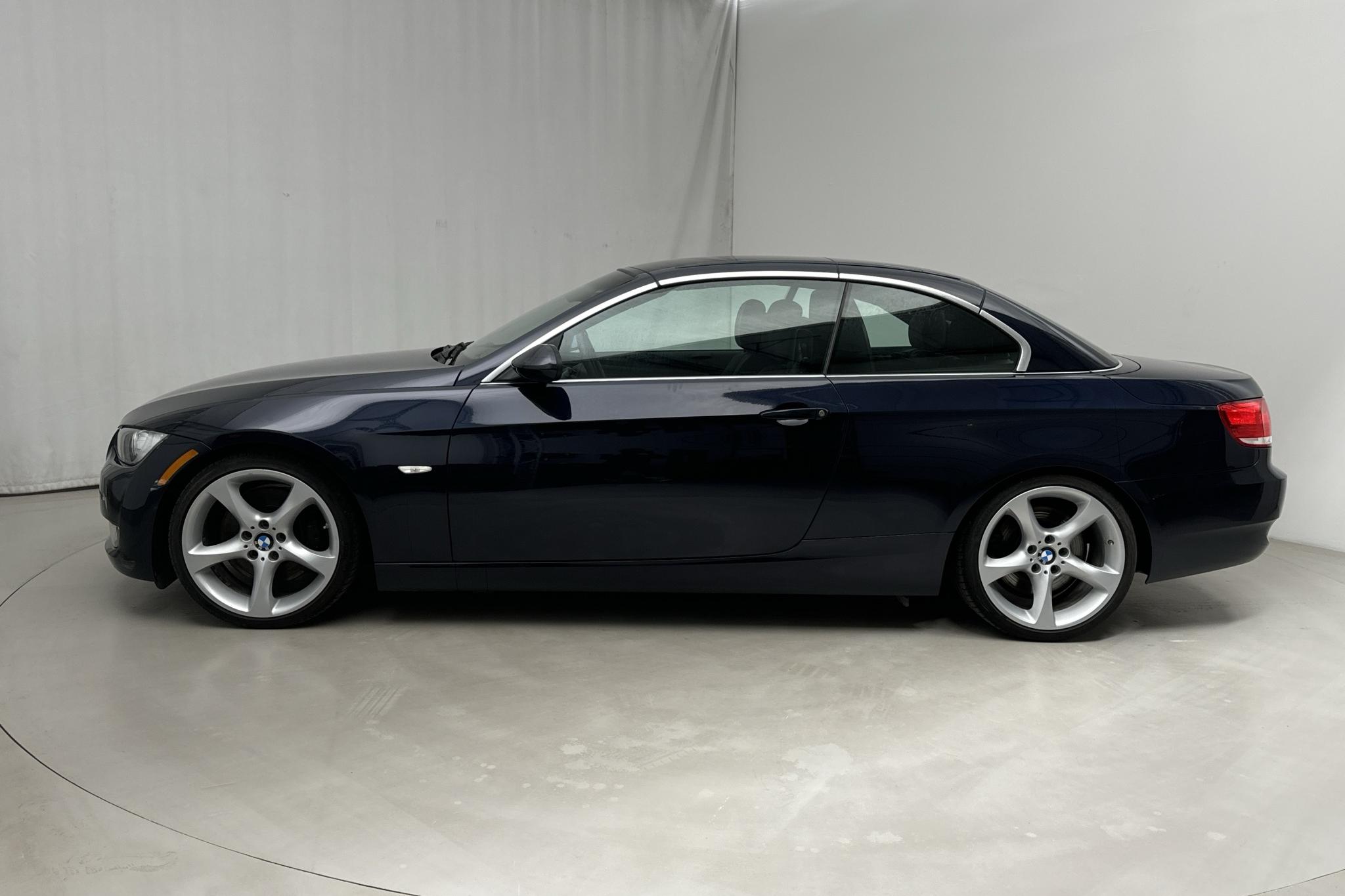 BMW 335i Cabriolet, E93 (306hk) - 63 660 km - Manualna - Dark Blue - 2009